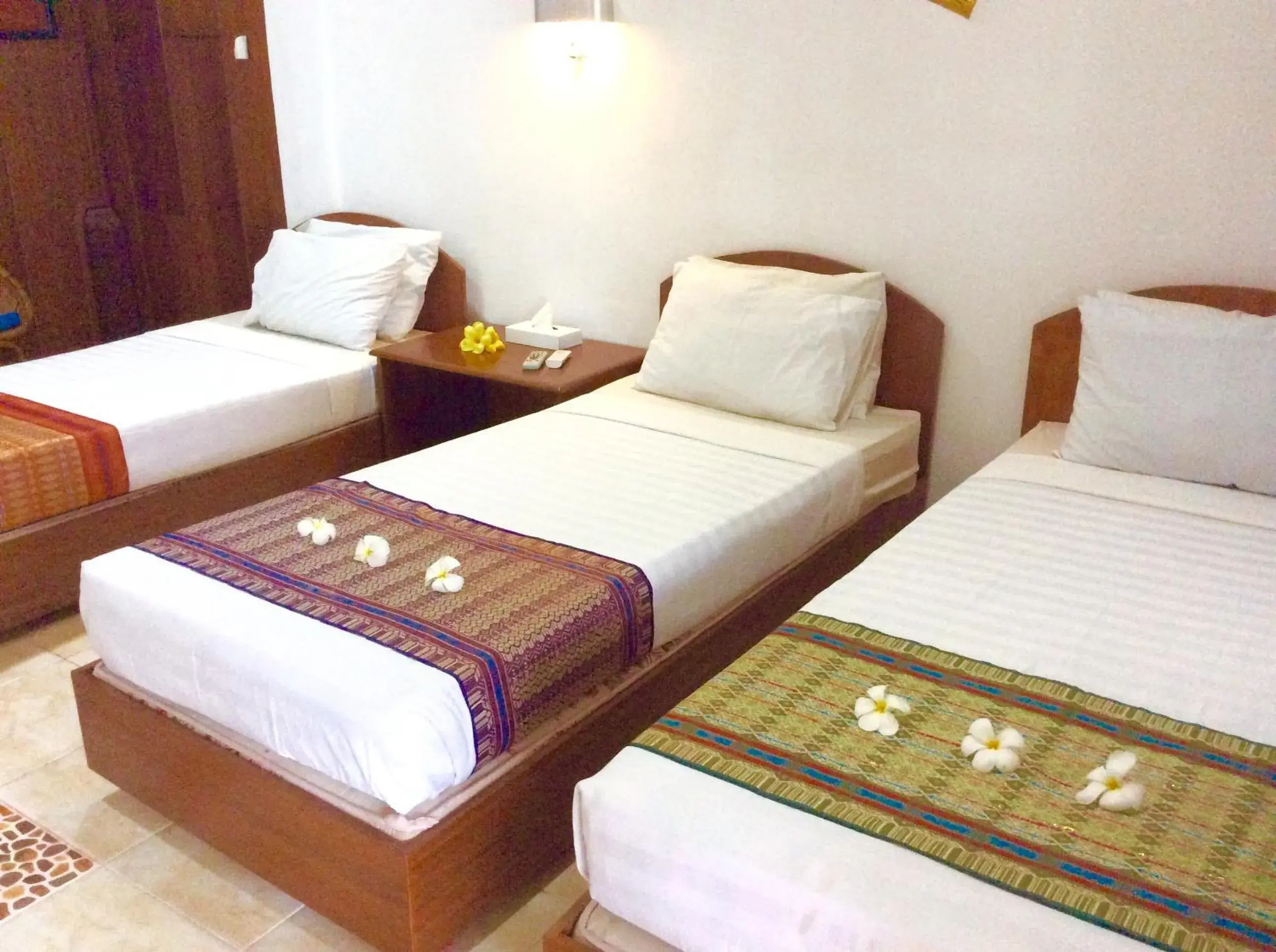 Bed in Pasific Beach Cottages Bed in Pasific Beach Cottages