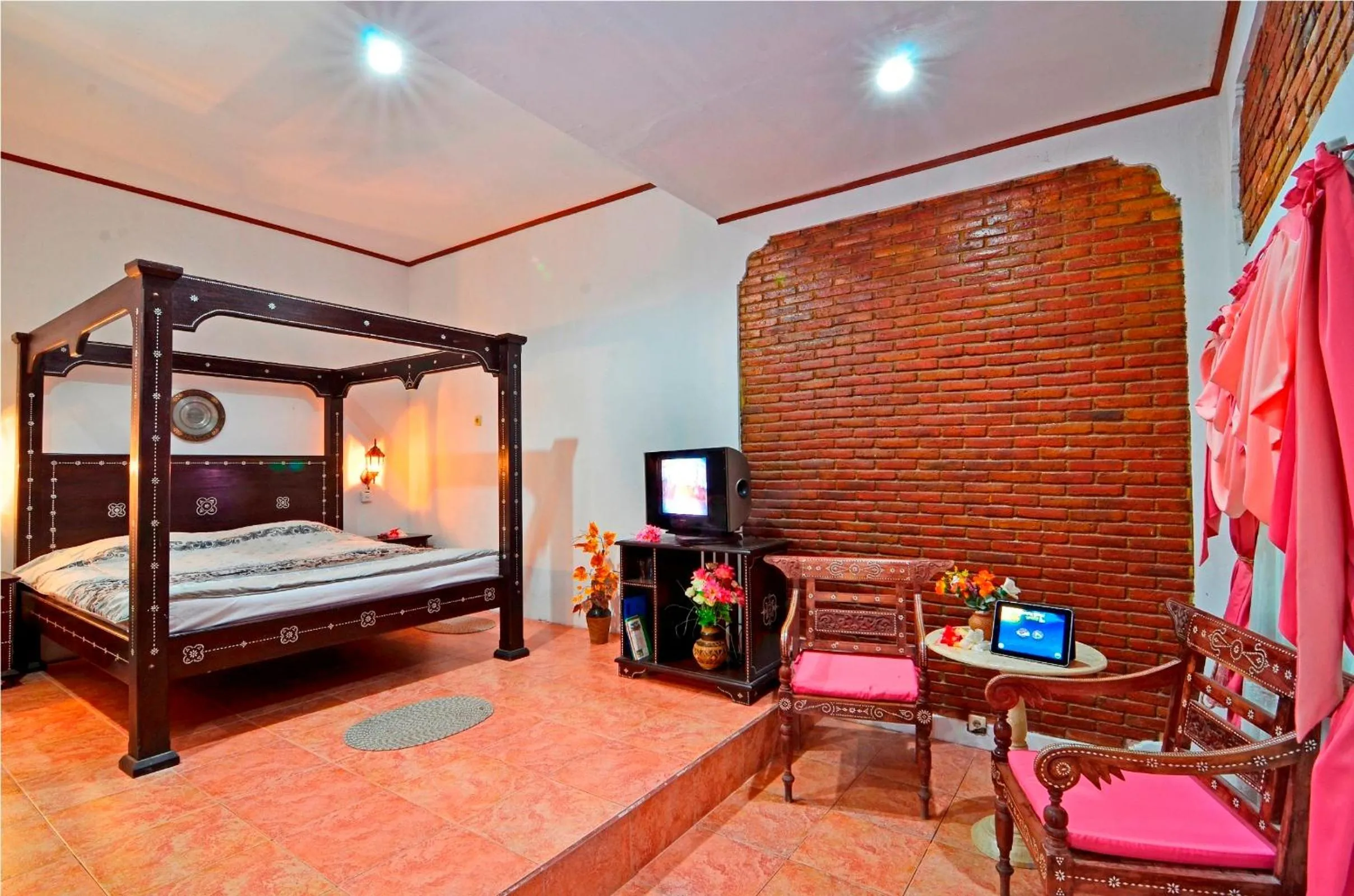 Photo of the whole room, Bed in Pasific Beach Cottages