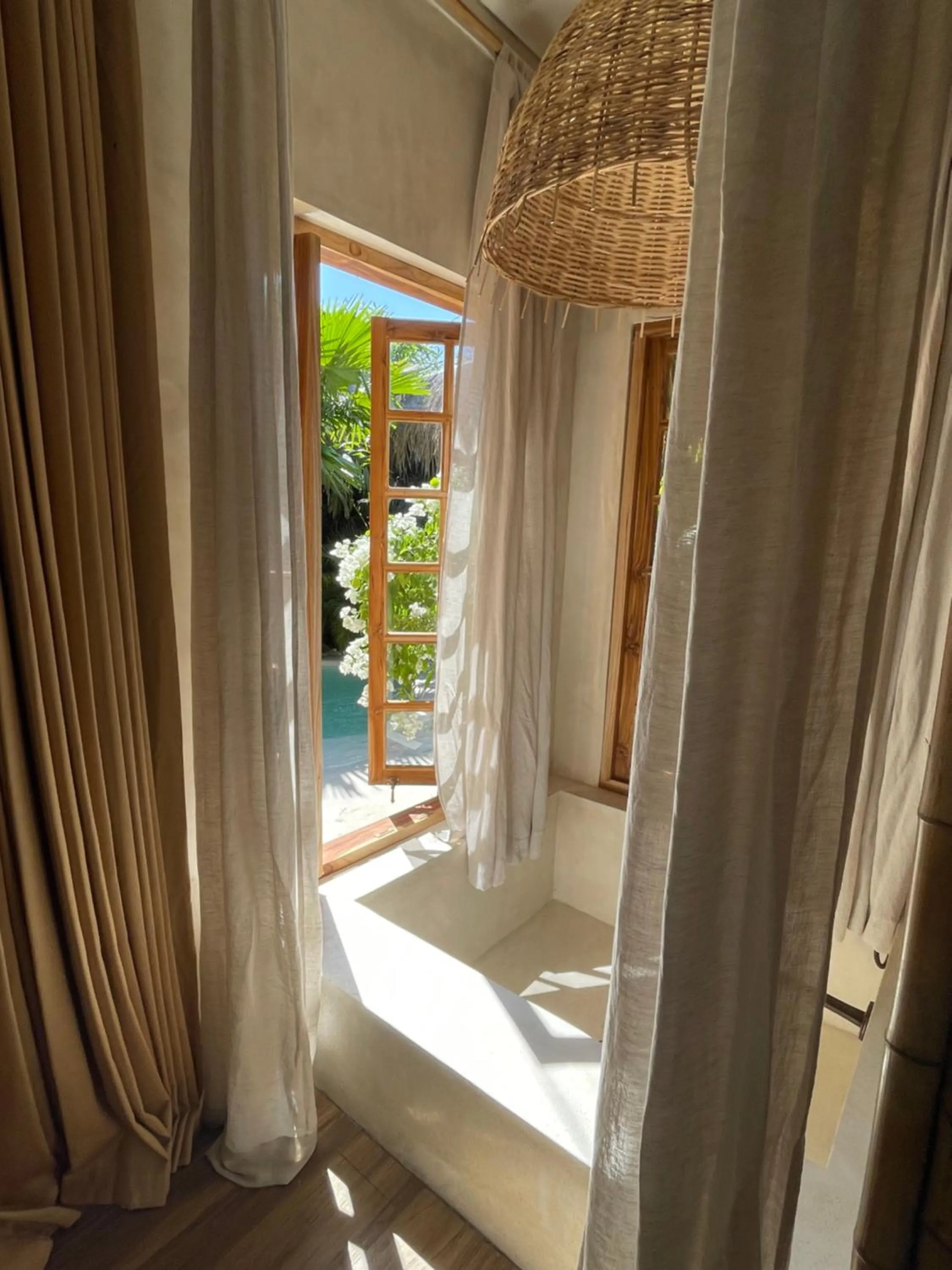 Garden view in La Cabane