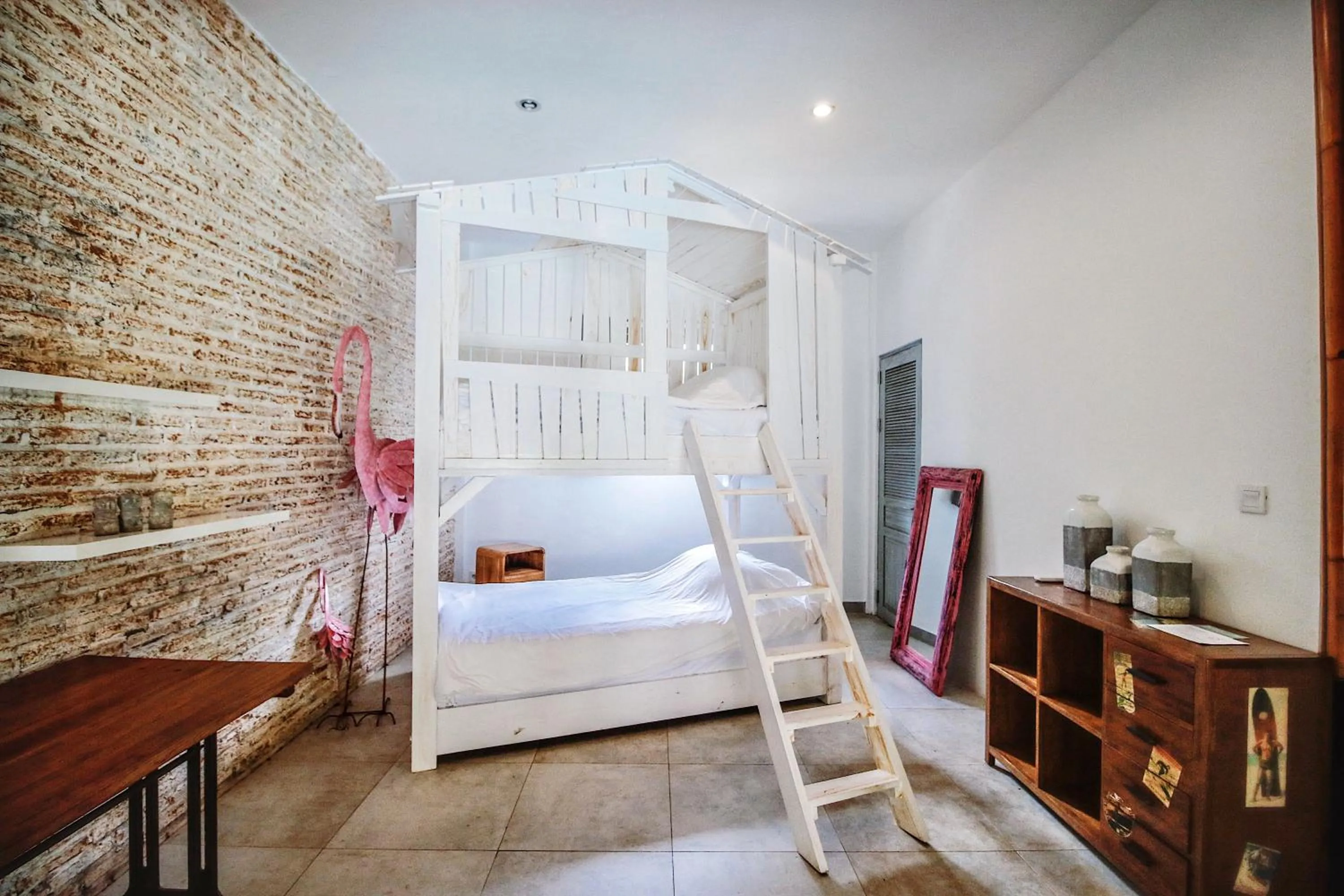 Photo of the whole room, Bed in La Cabane