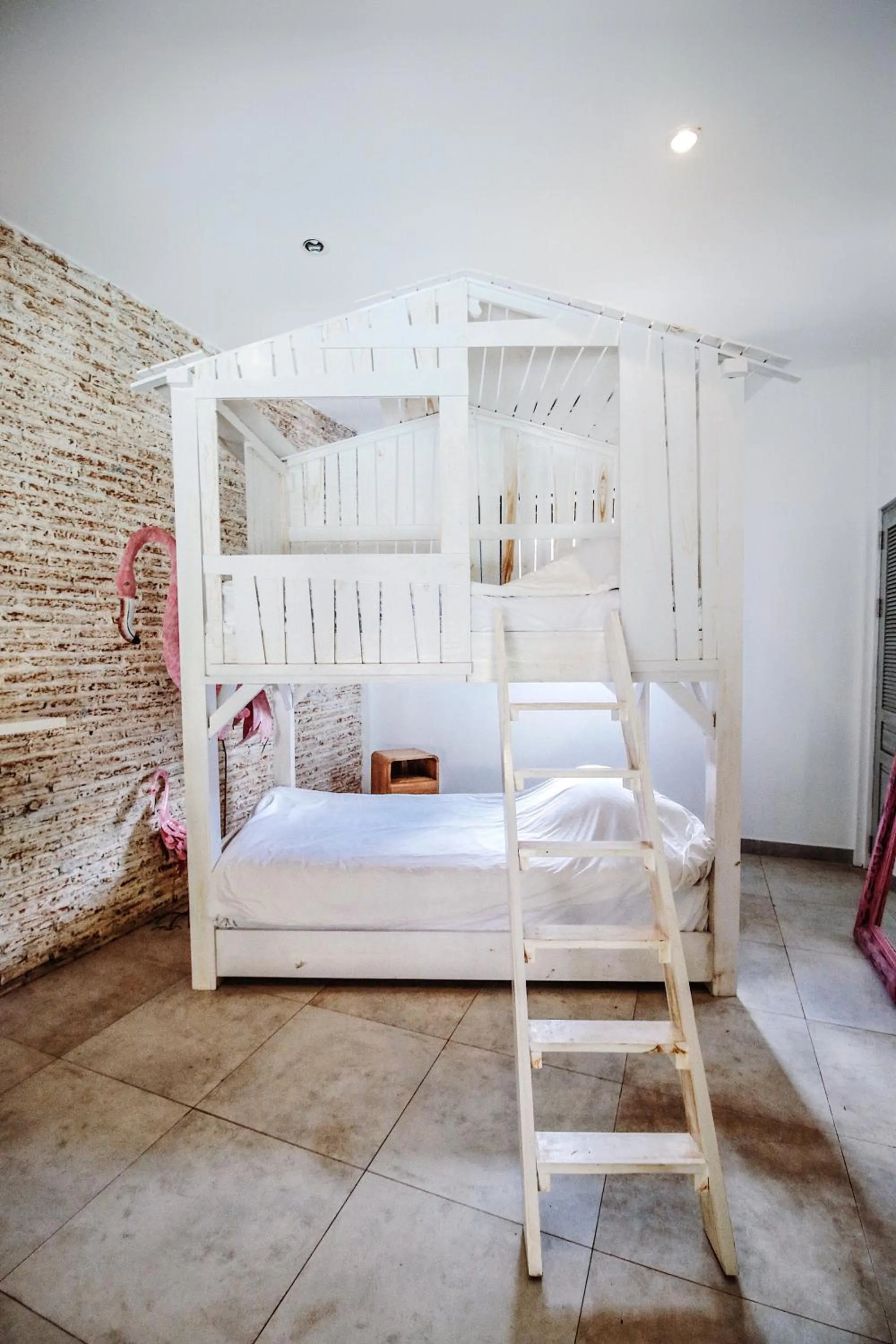 Photo of the whole room, Bed in La Cabane