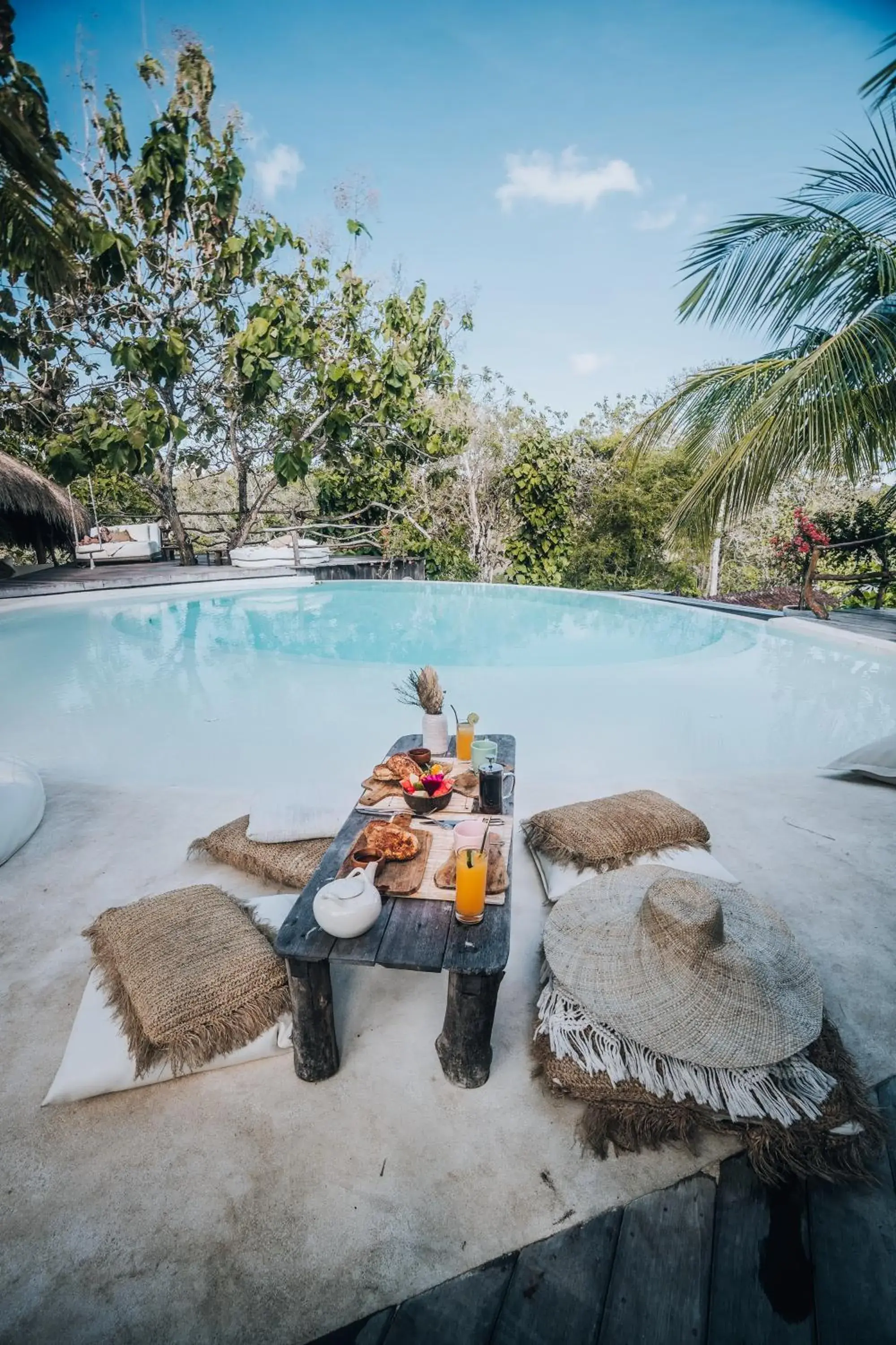 Swimming pool in La Cabane Swimming pool in La Cabane