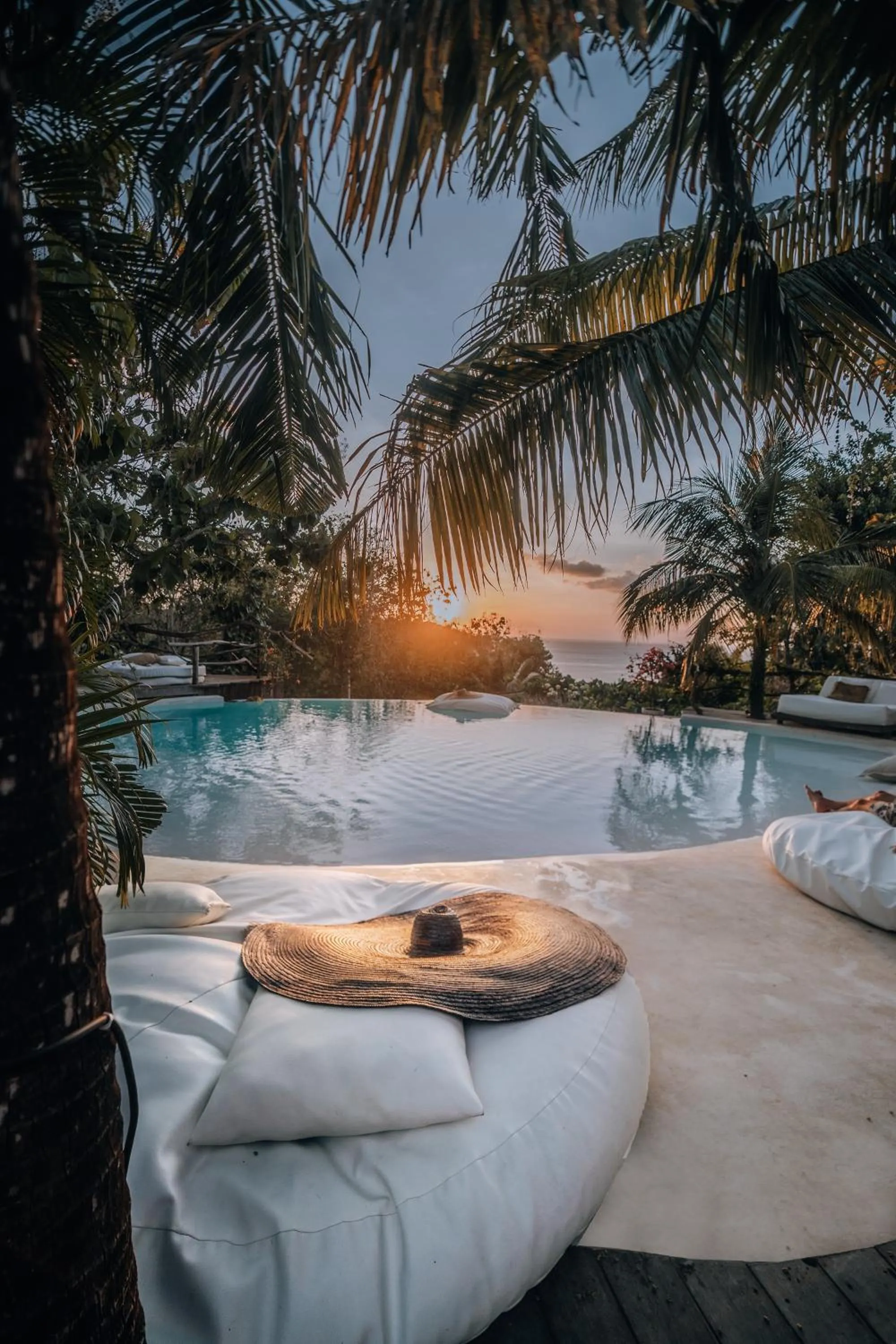 Swimming pool in La Cabane