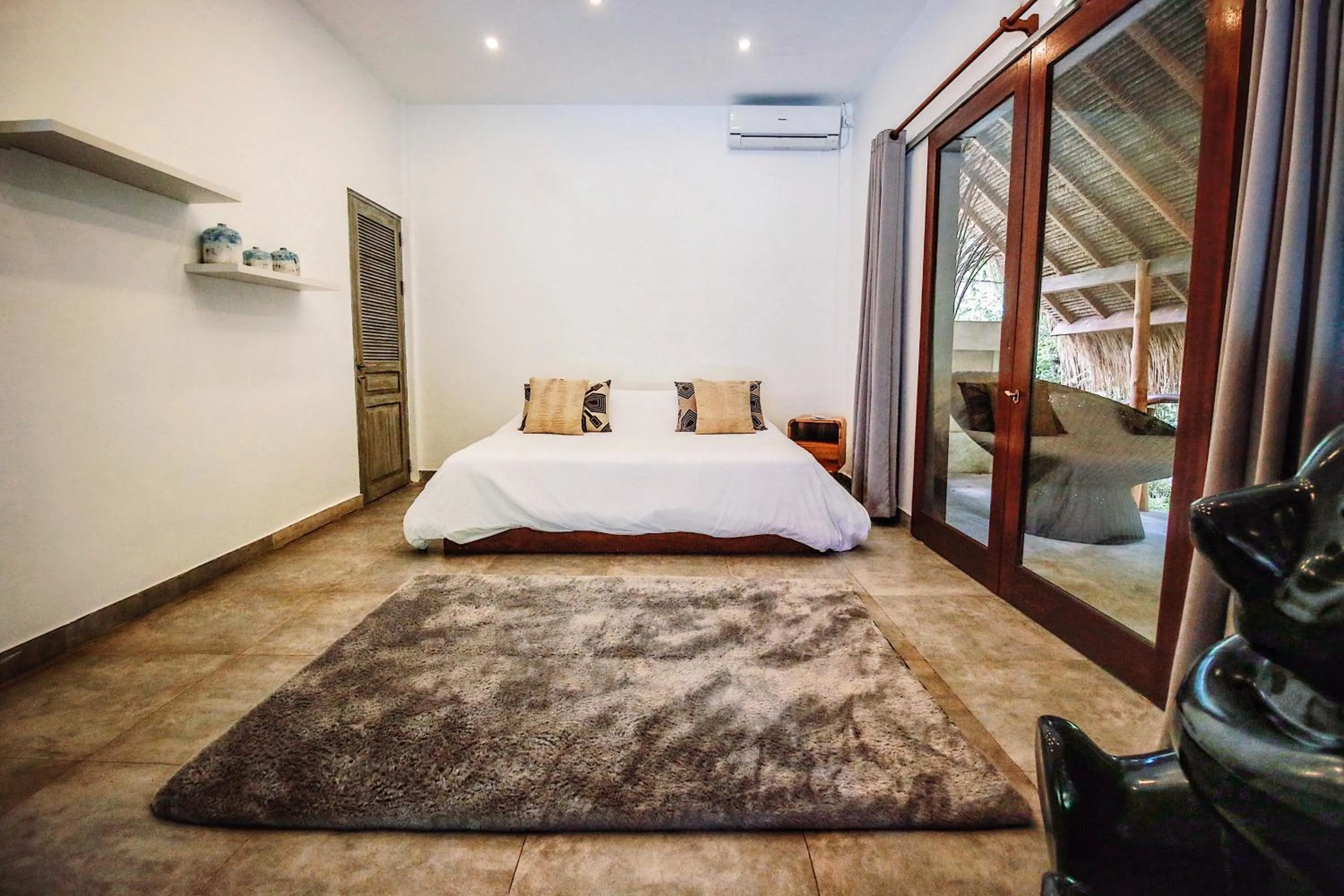 Photo of the whole room, Bed in La Cabane