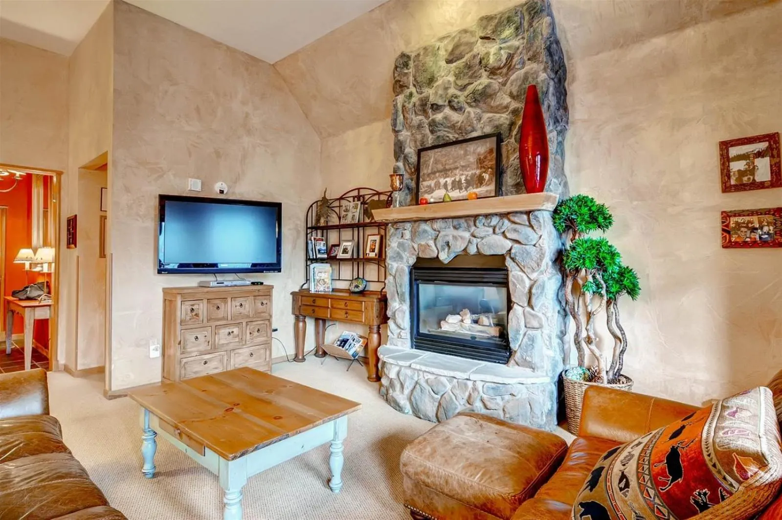 Living room in Black Bear Lodge 3 Bedroom Condo In River Run Village