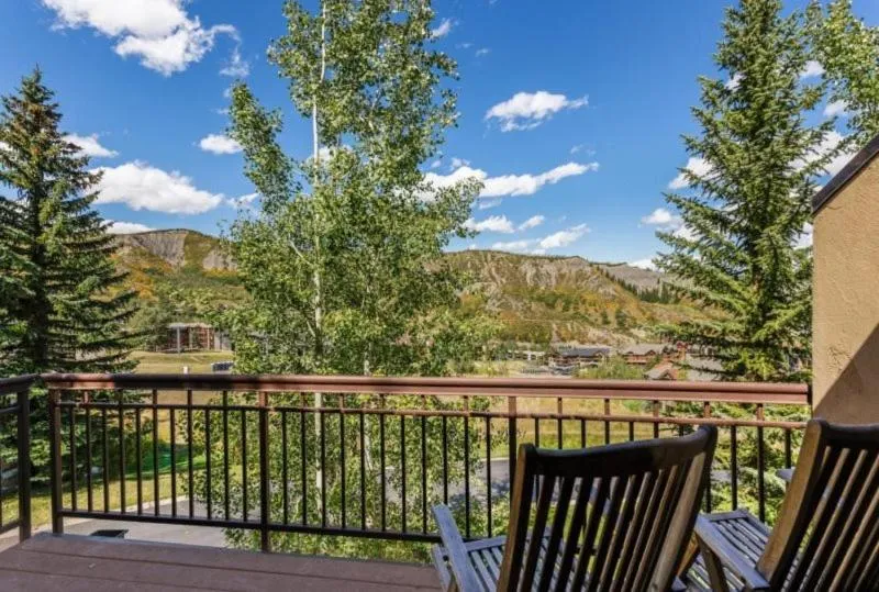 Property building in Snowmass Woodrun V 2 Bedroom Ski In, Ski Out Mountain Residence In The Heart Of Snowmass Village
