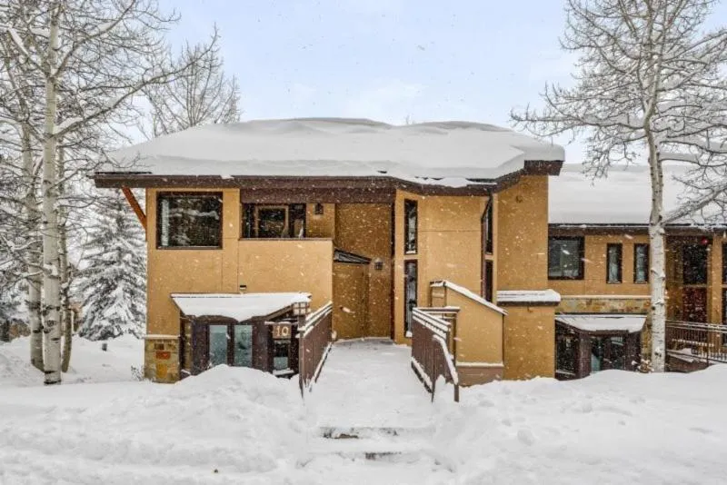 Property building in Snowmass Woodrun V 2 Bedroom Ski In, Ski Out Mountain Residence In The Heart Of Snowmass Village