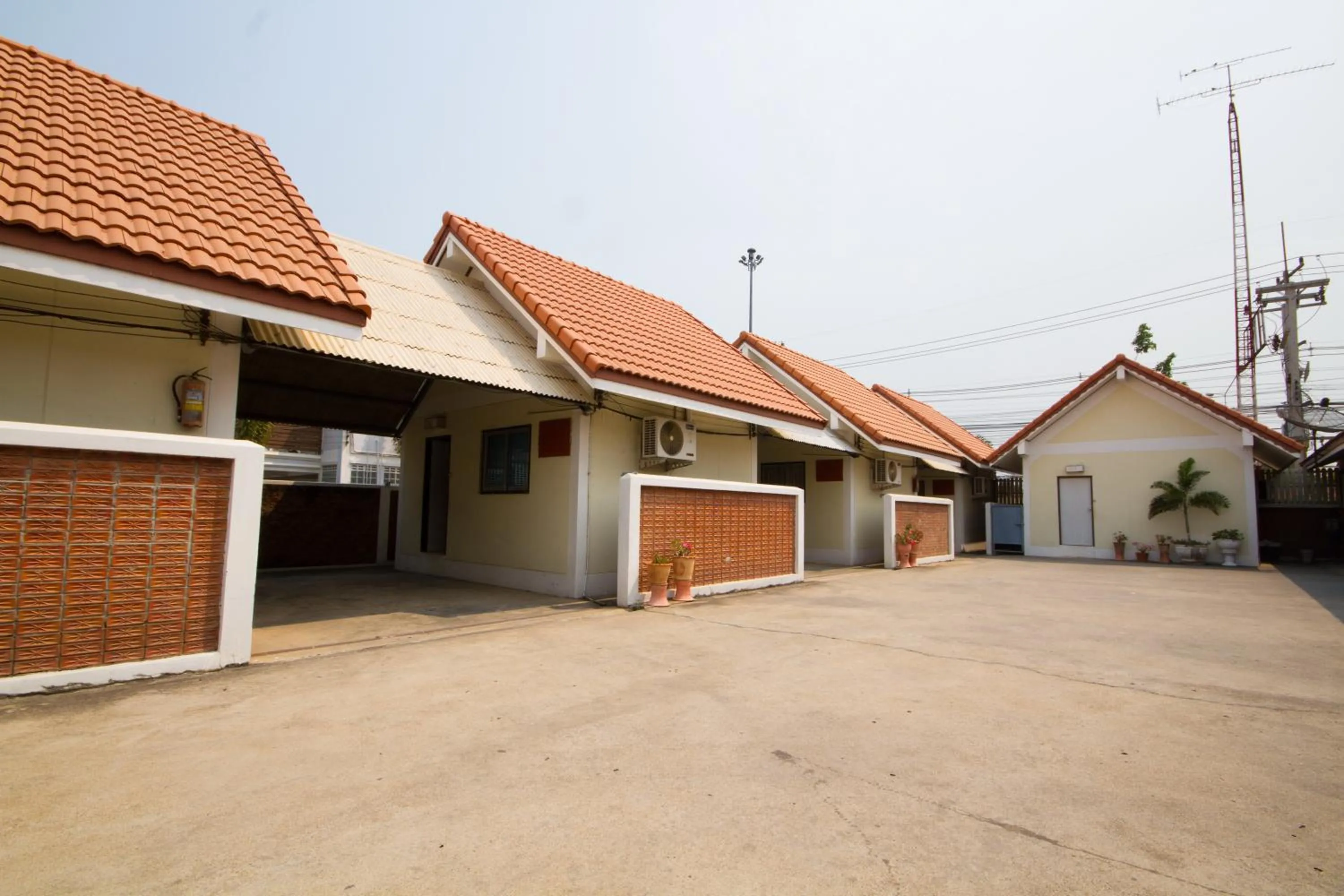 Facade/entrance in Bualuang HOTEL