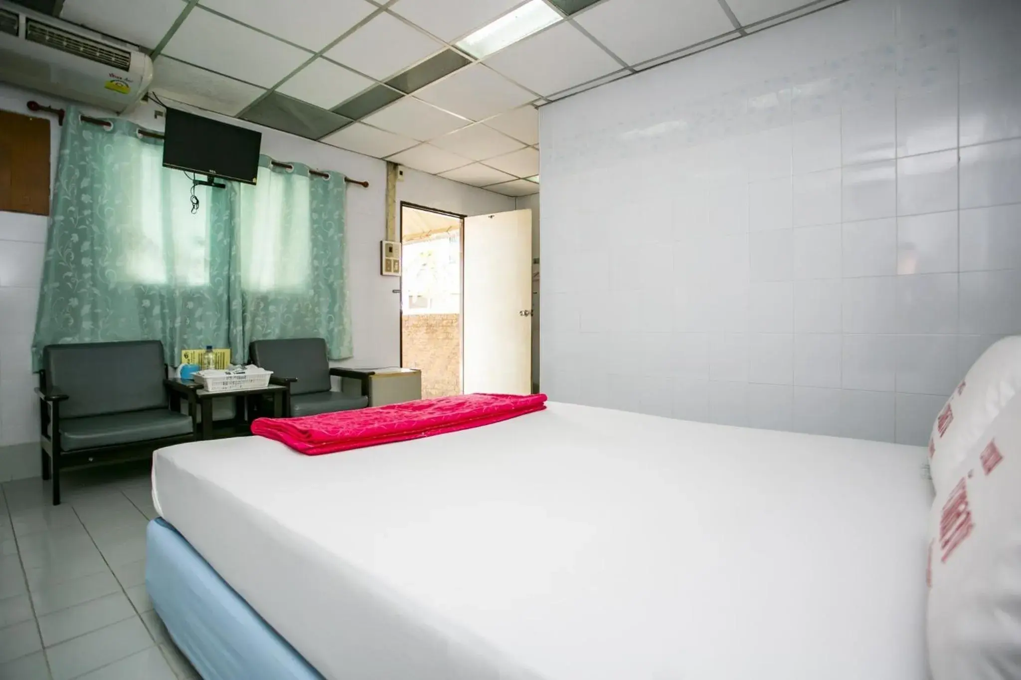 Superior Double Room in Bualuang HOTEL Superior Double Room in Bualuang HOTEL