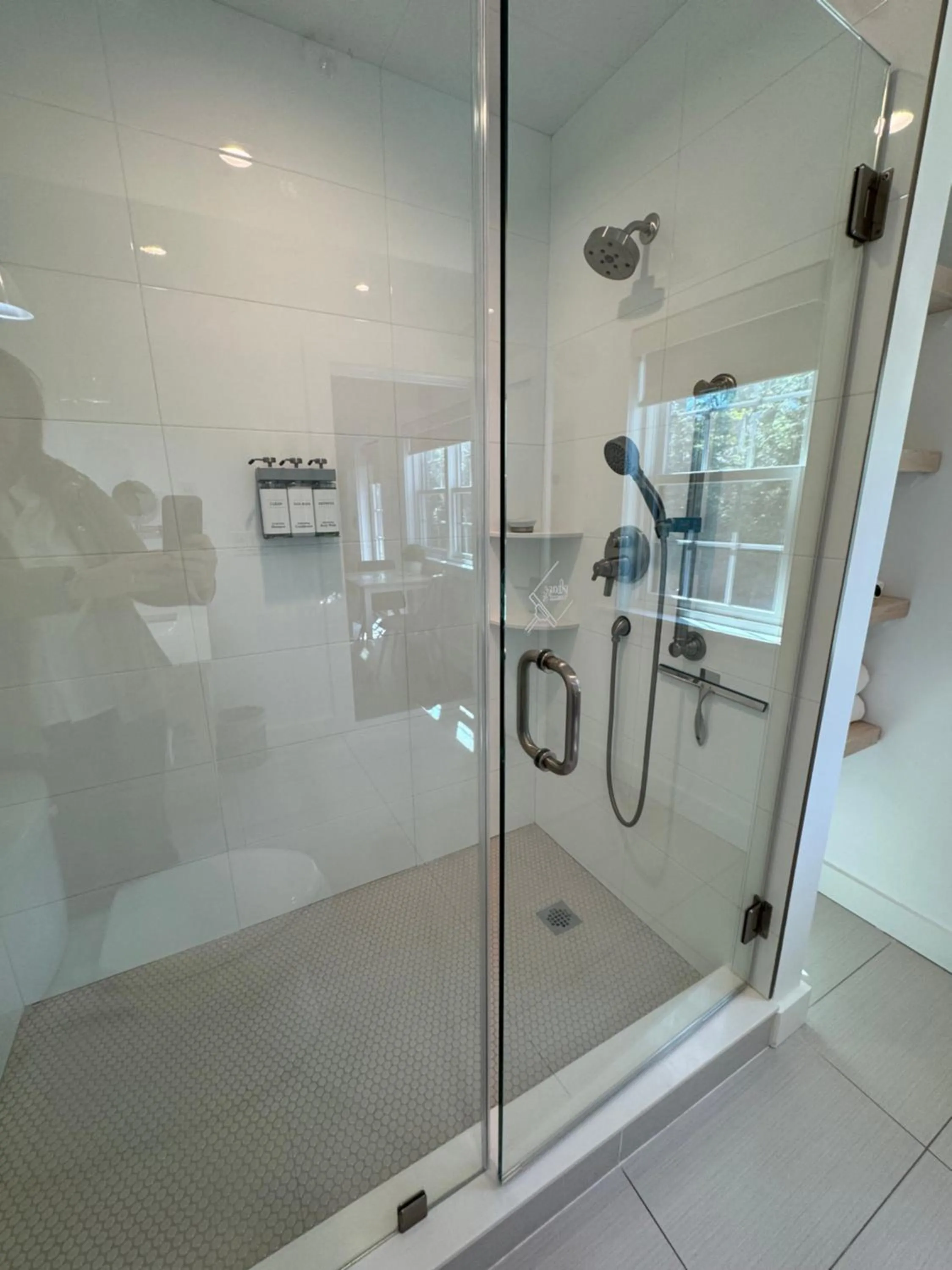 Shower in Grasshopper Inn