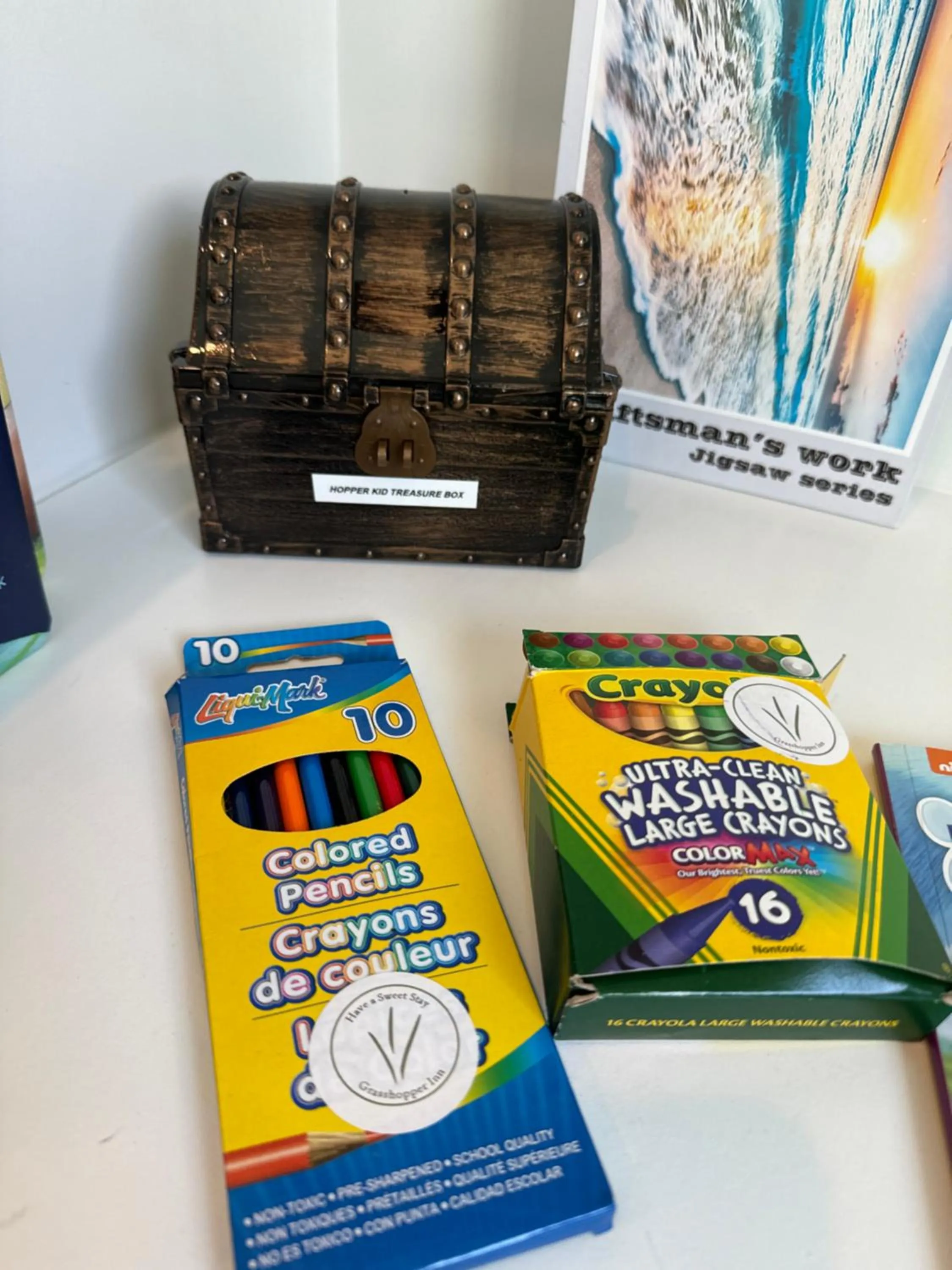 Library in Grasshopper Inn