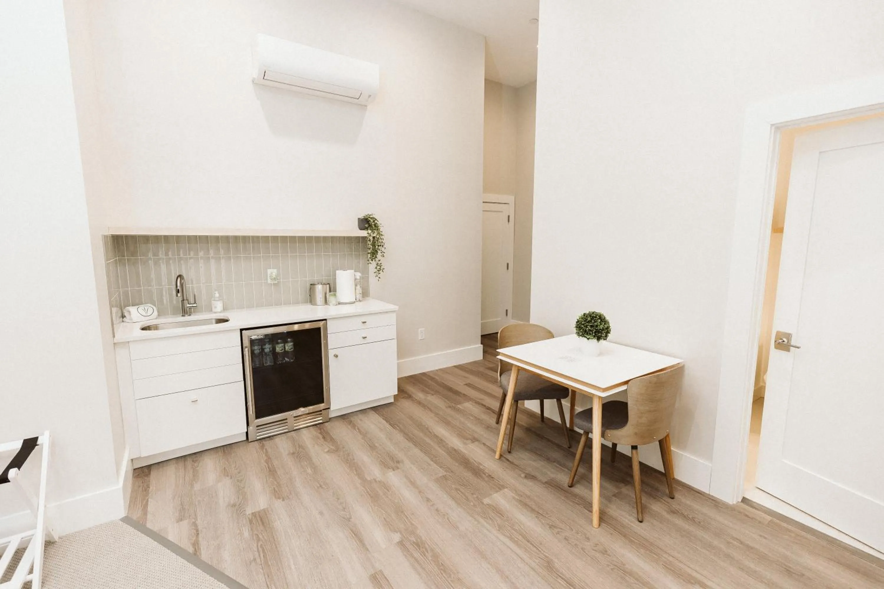 Kitchen or kitchenette in Grasshopper Inn