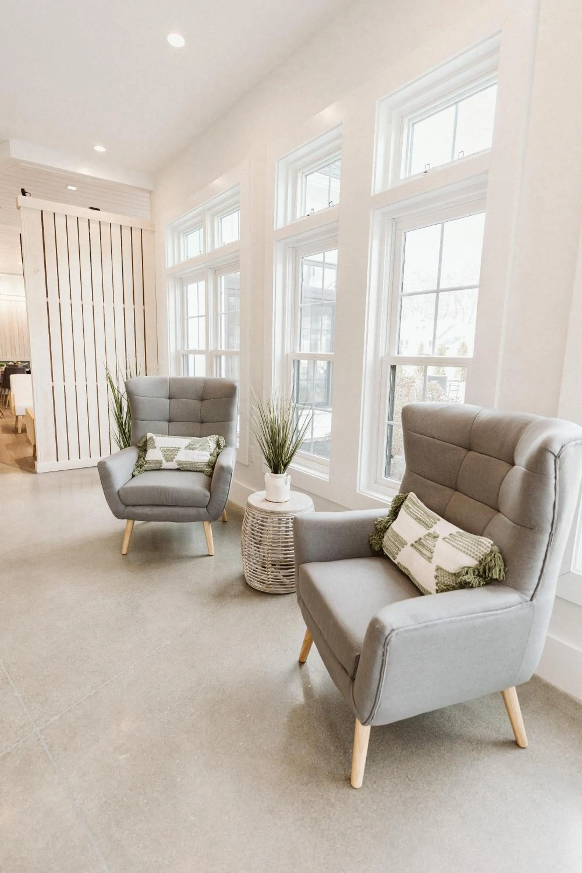 Communal lounge/ TV room in Grasshopper Inn