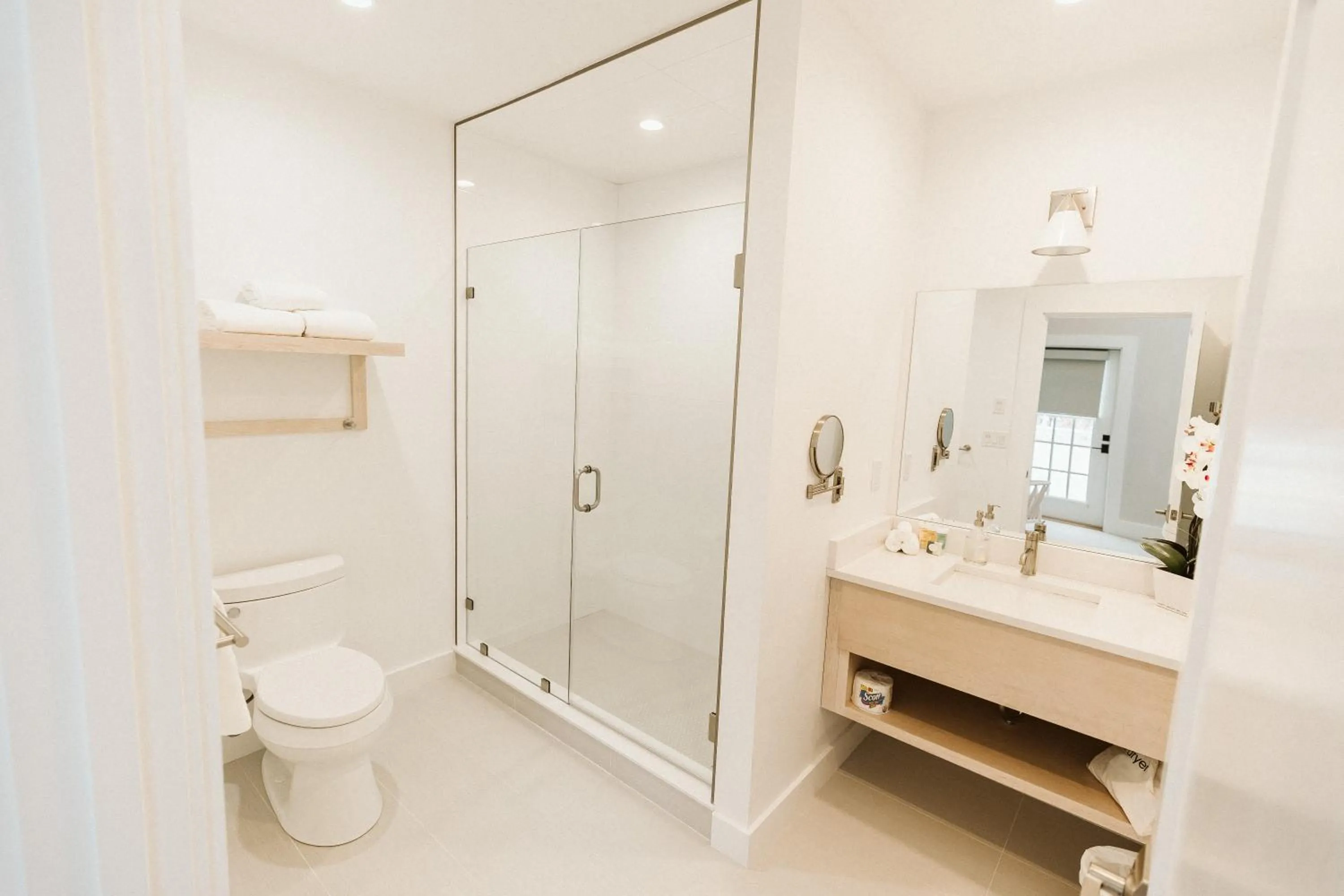 Bathroom in Grasshopper Inn