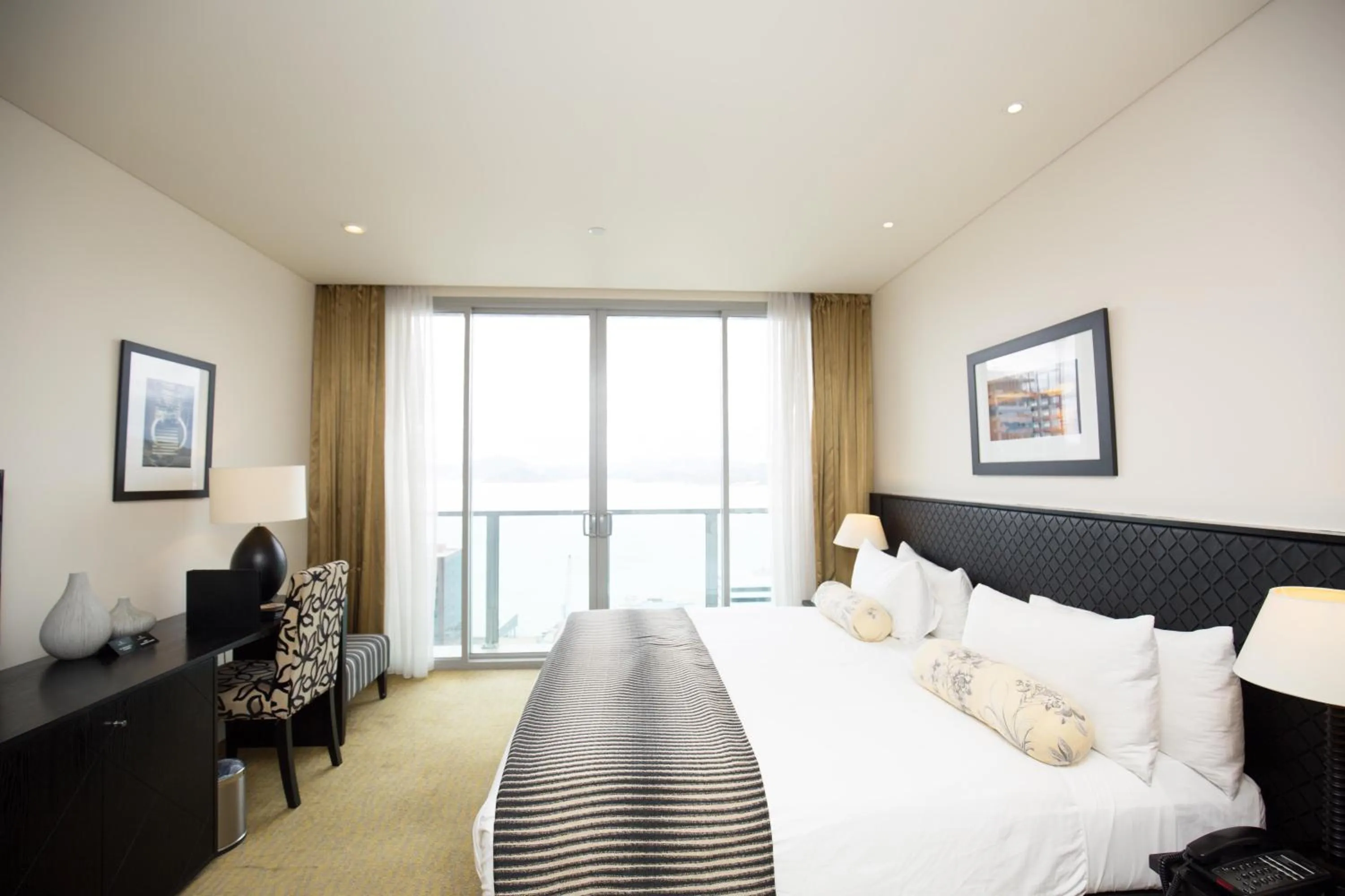 Bedroom, Bed in Grand Papua Hotel