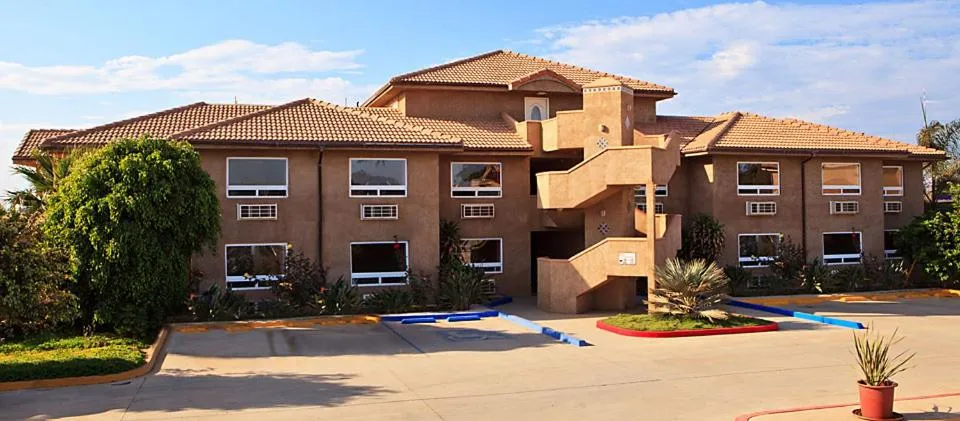 Property building in La Villa De San Quintin