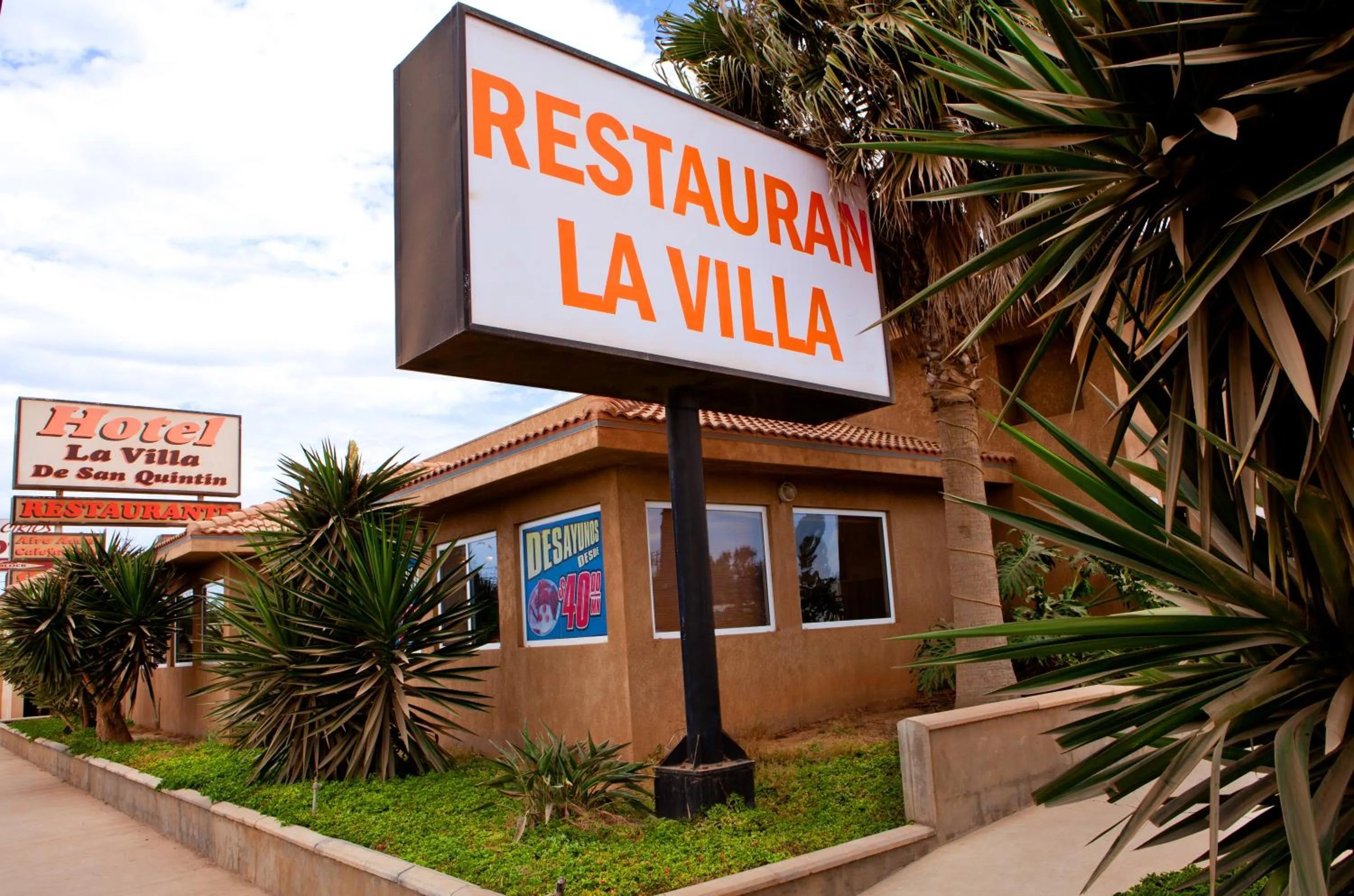 Restaurant/places to eat in La Villa De San Quintin