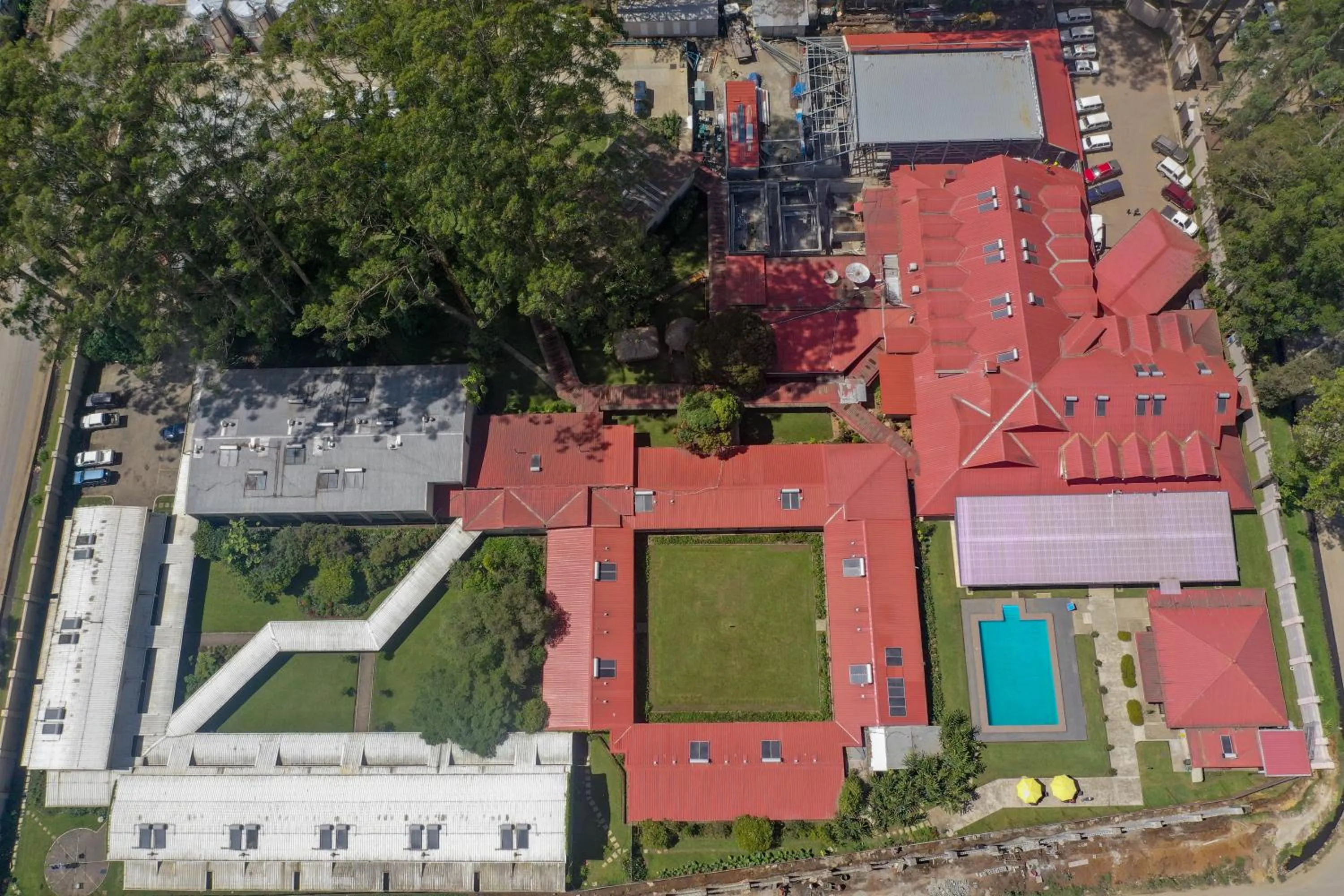 Property building in Highlander Hotel