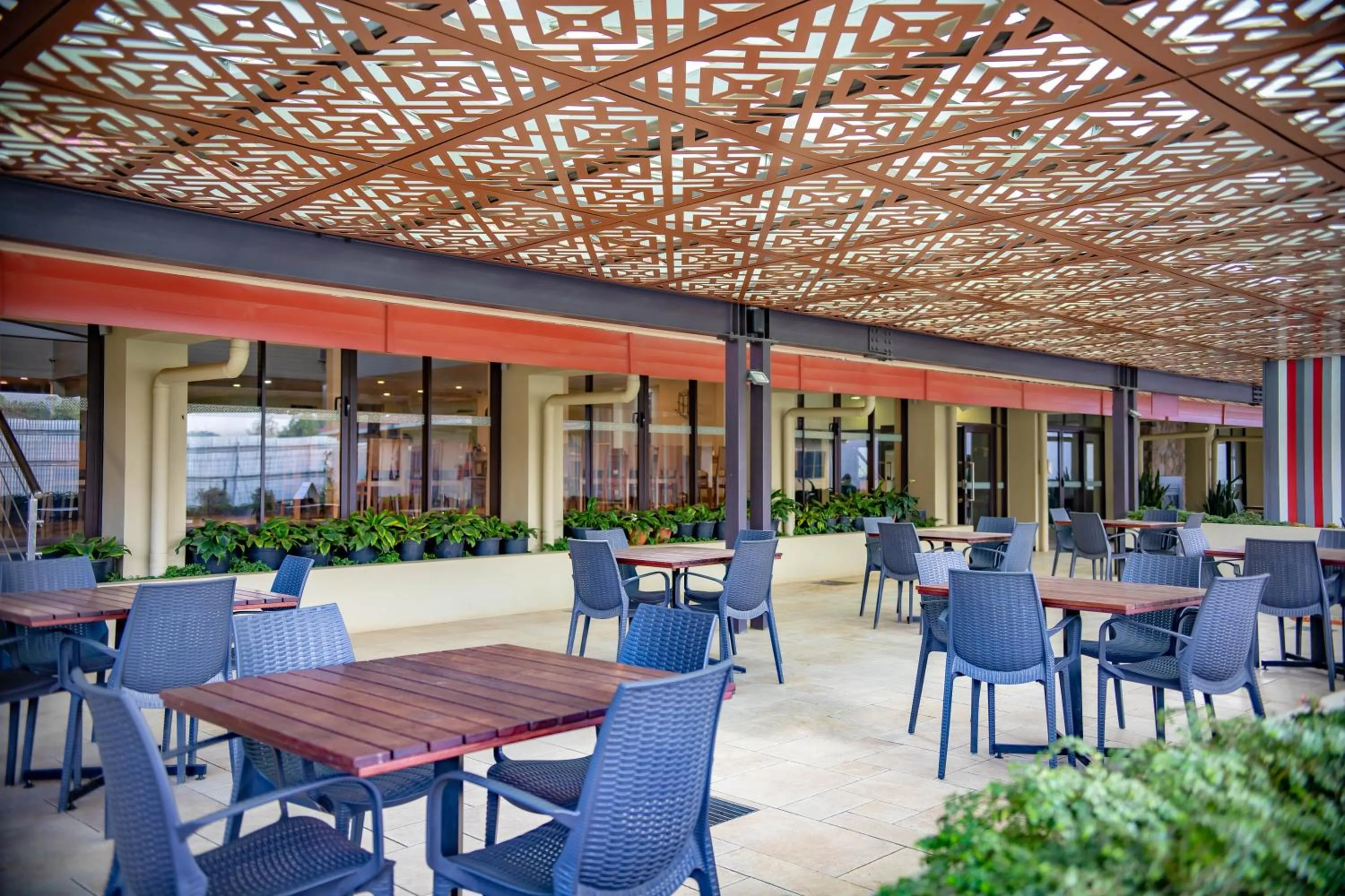 Restaurant/places to eat in Highlander Hotel