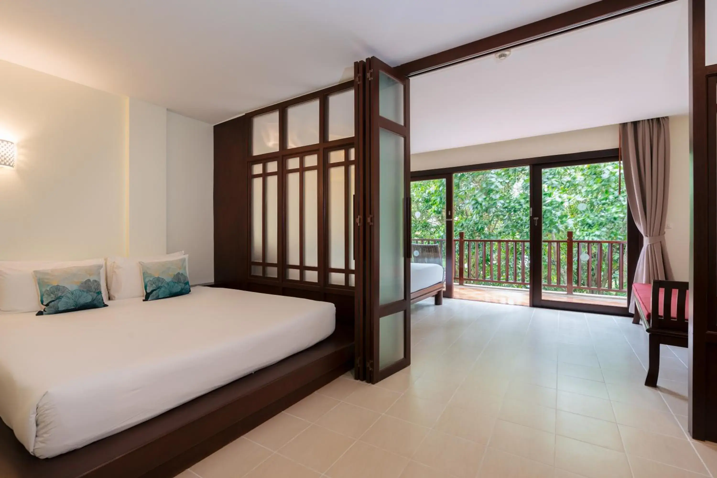 Bed in Arinara Beach Resort Phuket - SHA Extra Plus Bed in Arinara Beach Resort Phuket - SHA Extra Plus