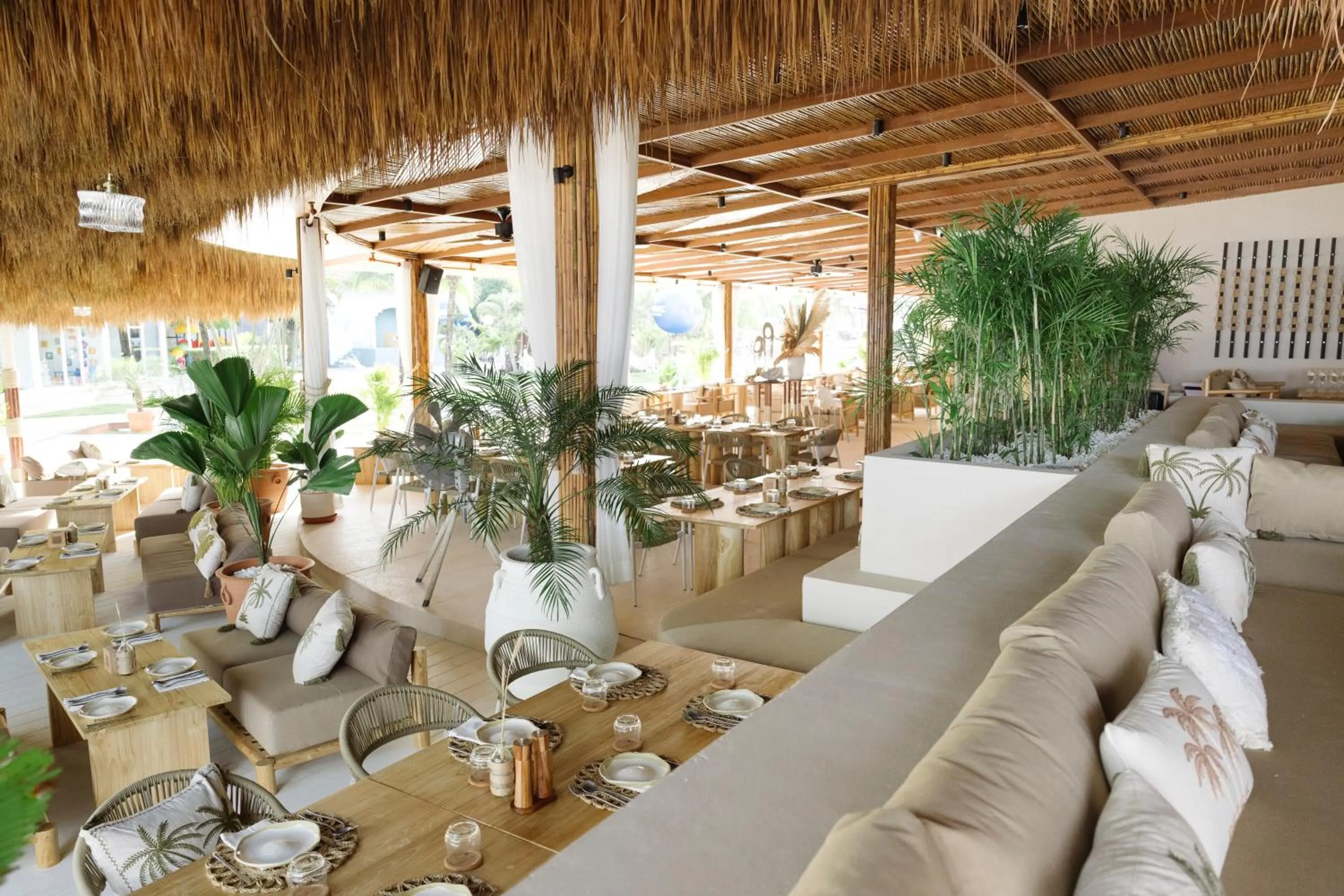 Restaurant/places to eat in Arinara Beach Resort Phuket - SHA Extra Plus