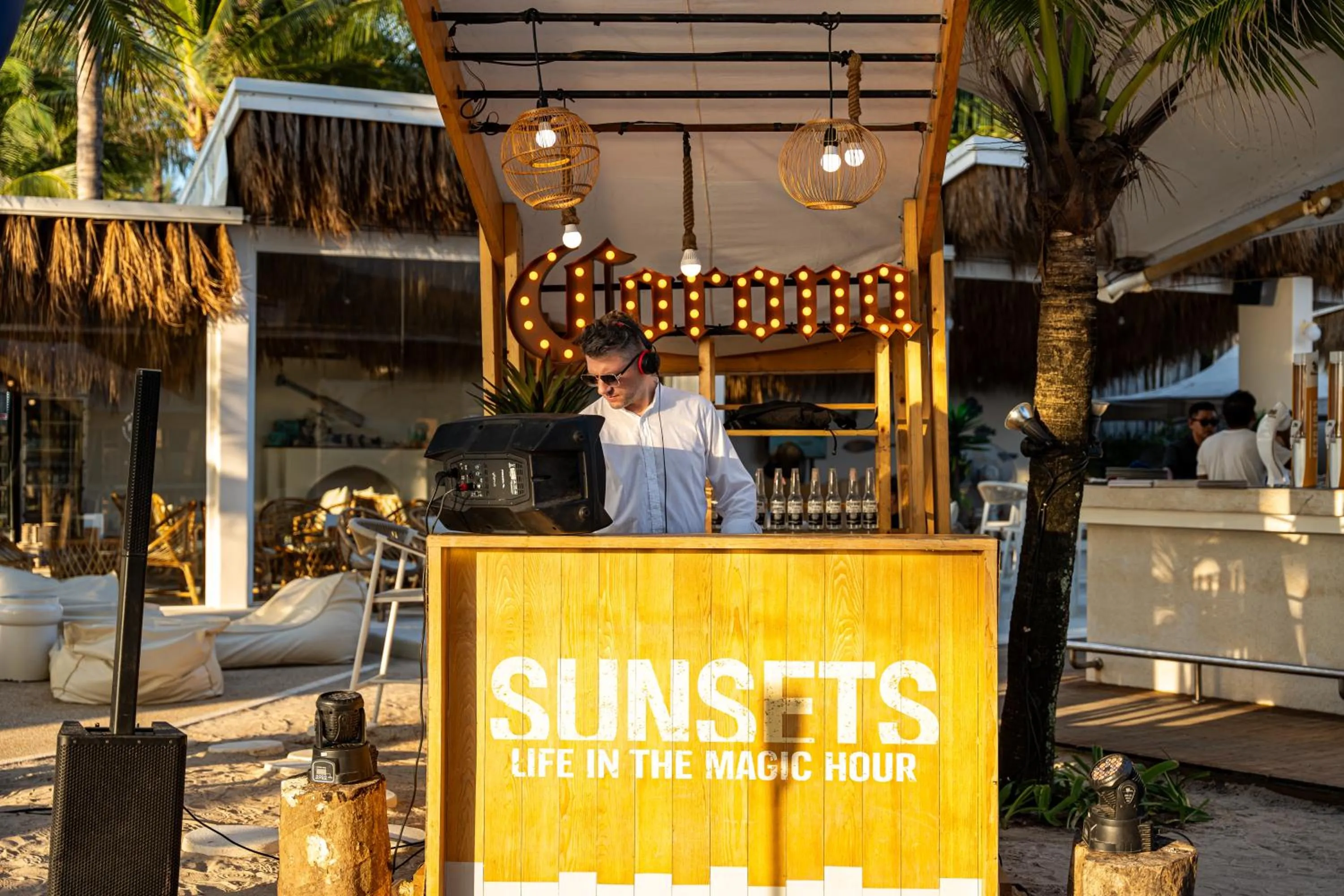 Restaurant/places to eat in Arinara Beach Resort Phuket - SHA Extra Plus