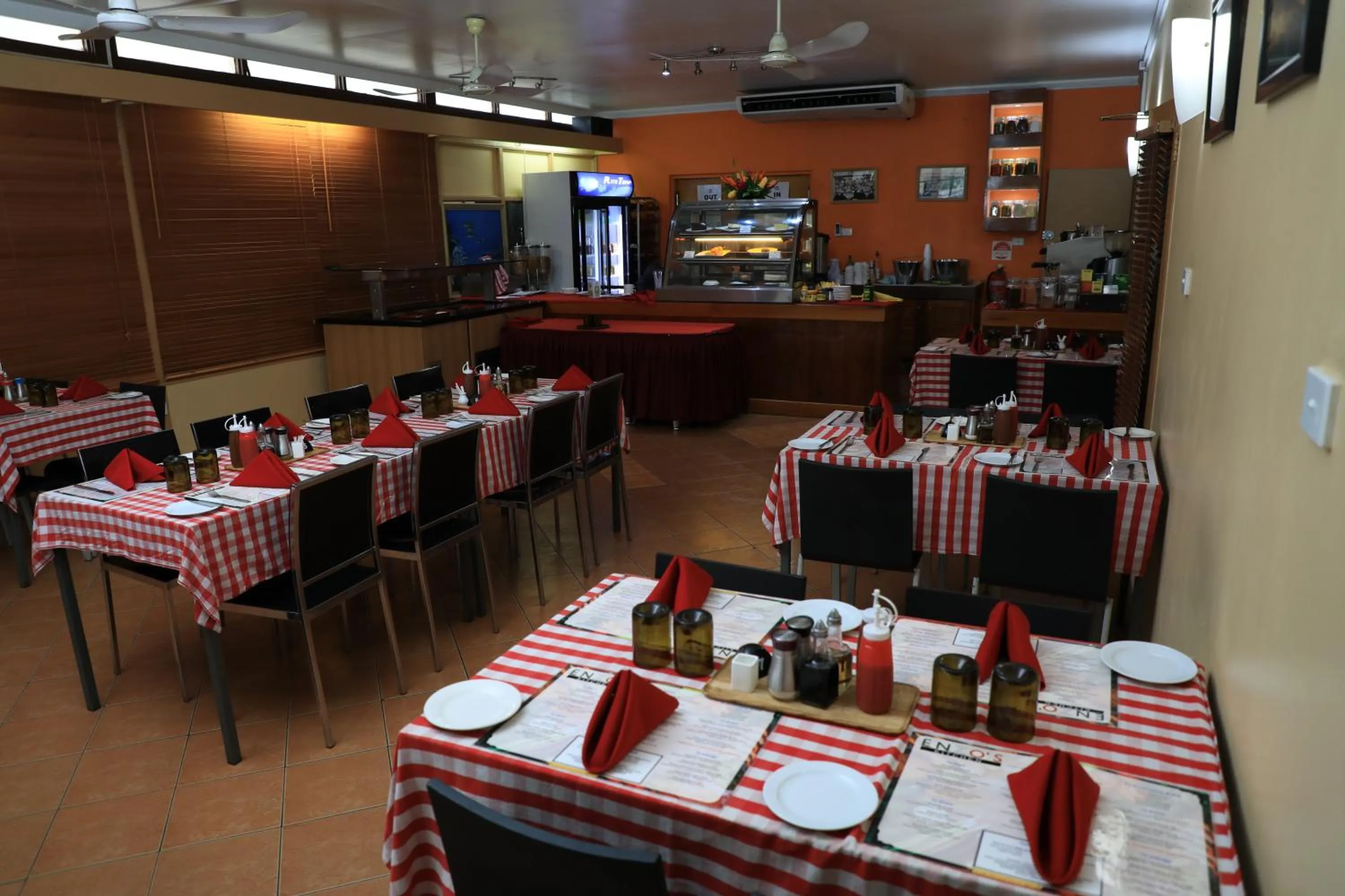 Restaurant/places to eat in Huon Gulf Hotel