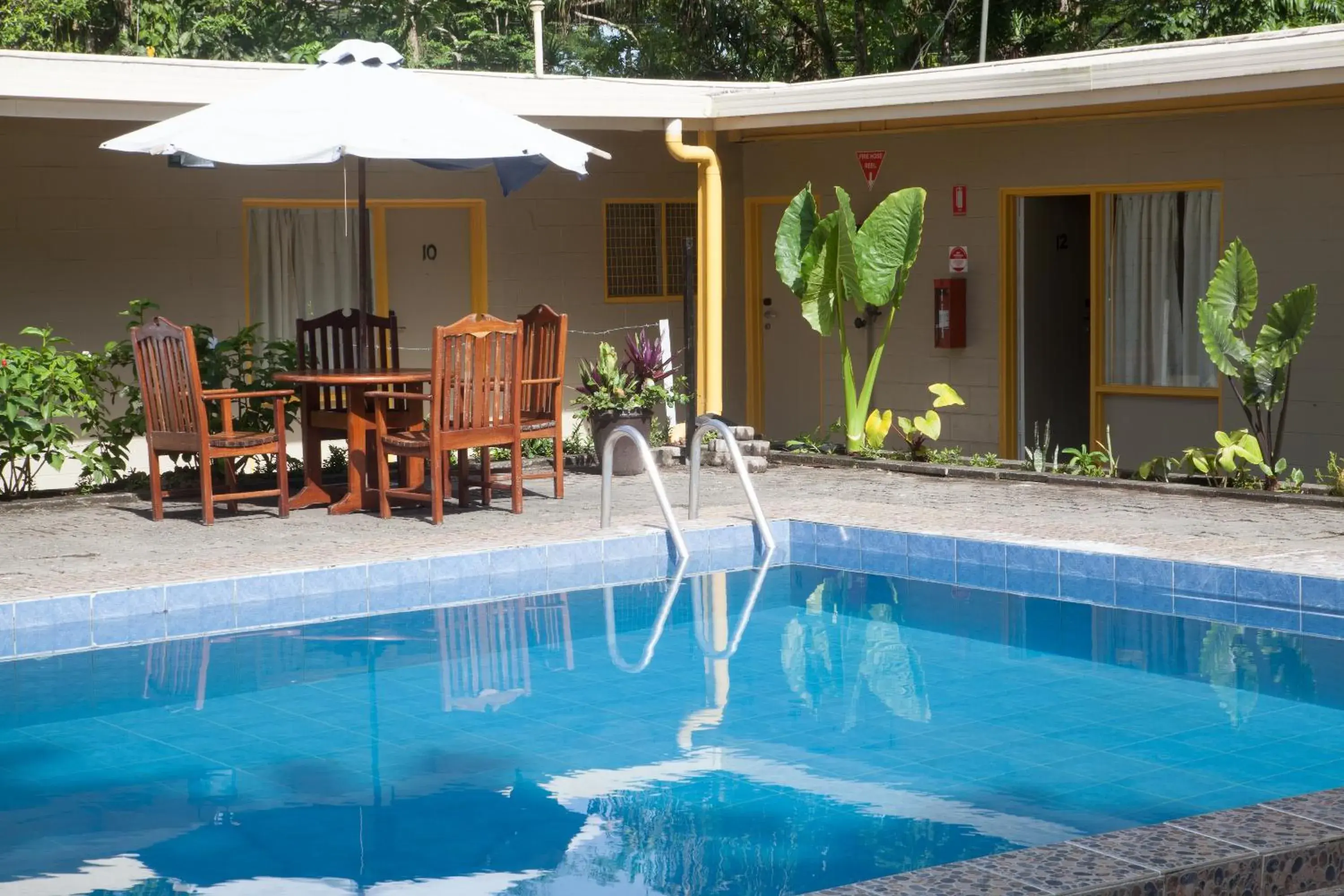 Pool view in Huon Gulf Hotel Pool view in Huon Gulf Hotel