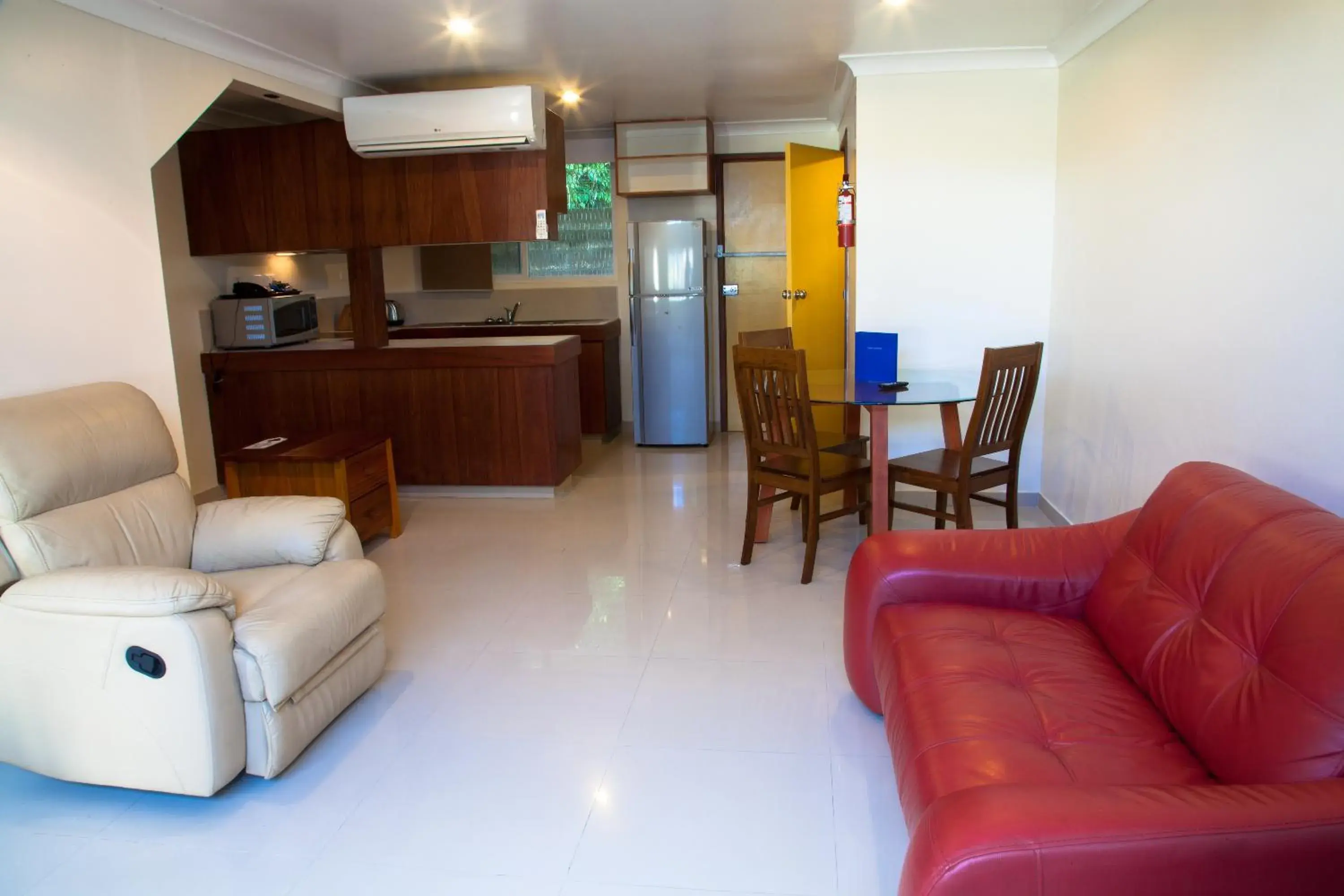 Living room in Huon Gulf Hotel Living room in Huon Gulf Hotel