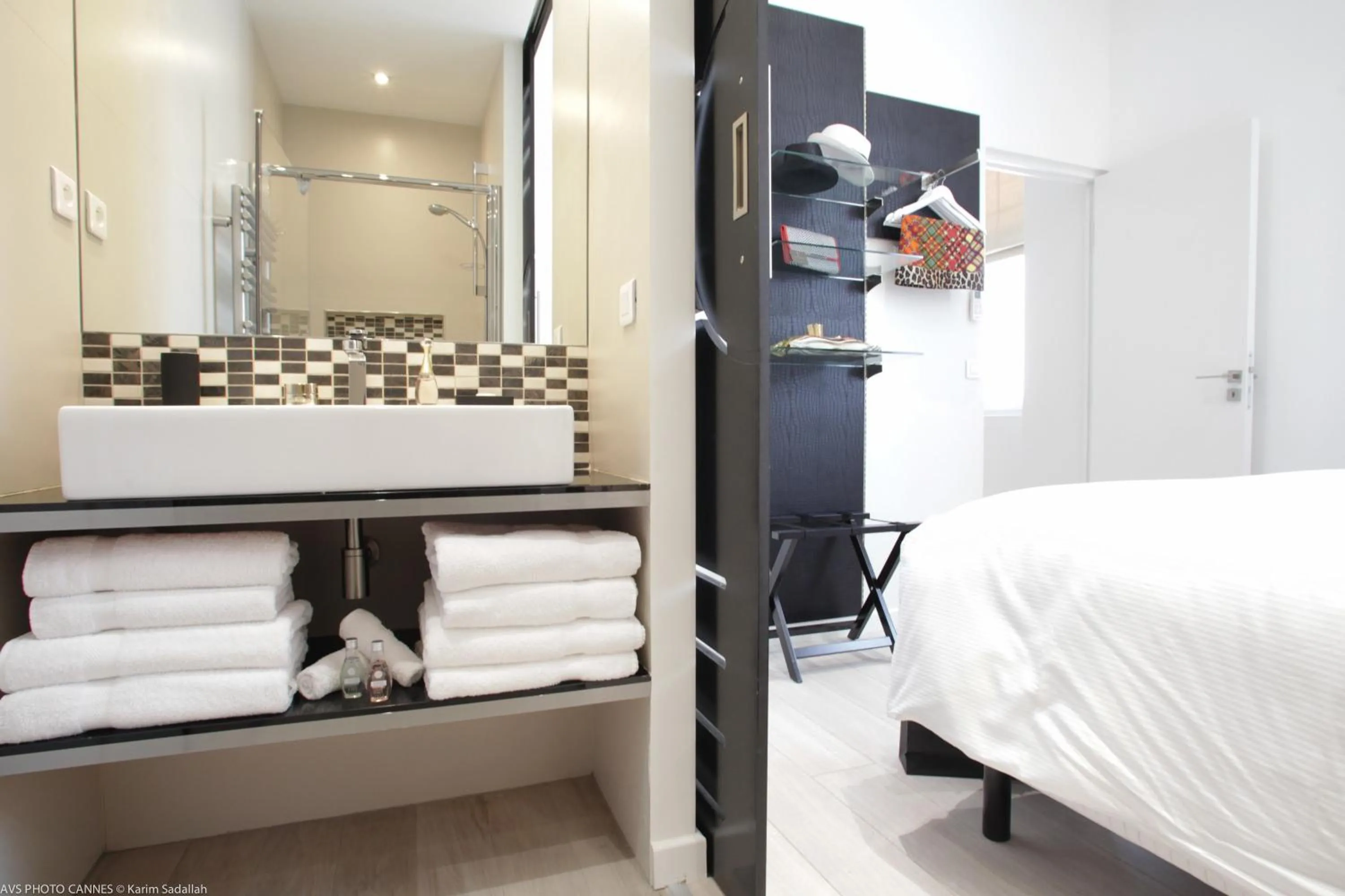 Bathroom, Bed in O Carré Croisette Cannes