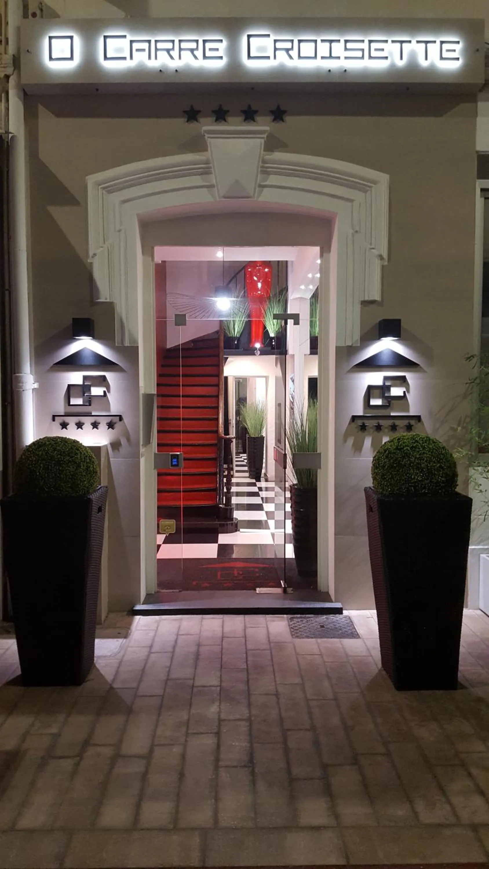 Facade/entrance in O Carré Croisette Cannes