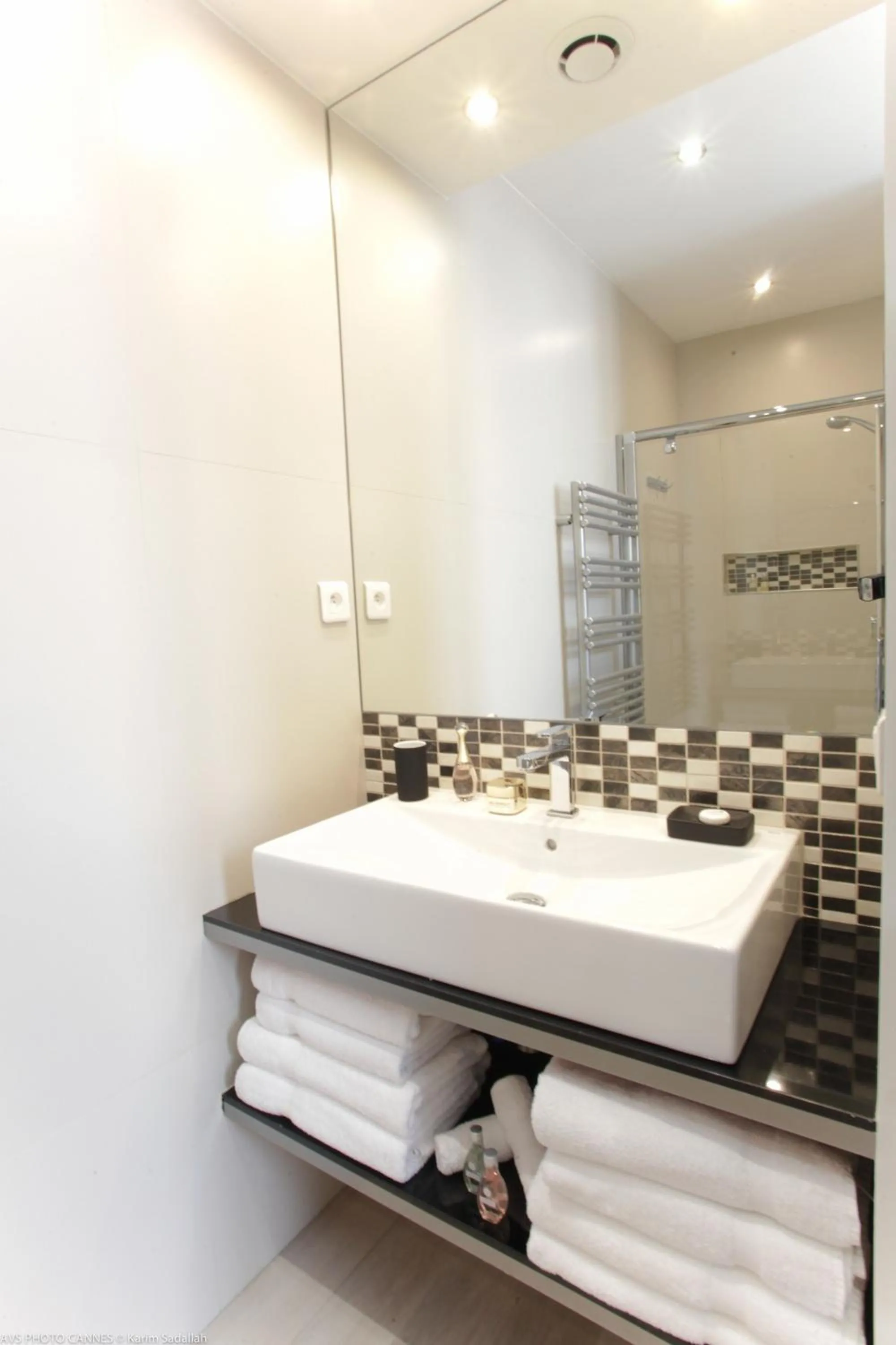 Bathroom in O Carré Croisette Cannes