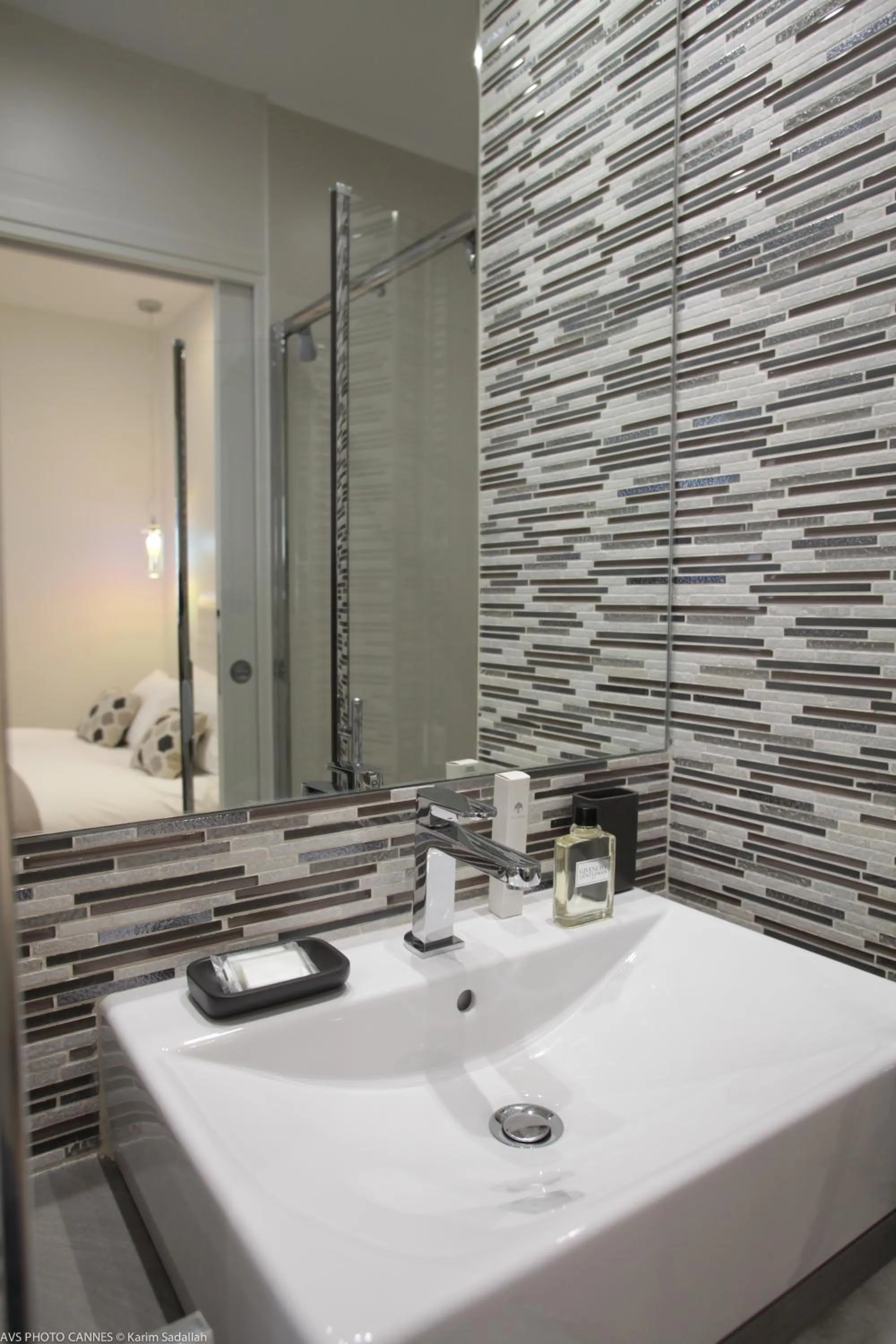 Bathroom in O Carré Croisette Cannes