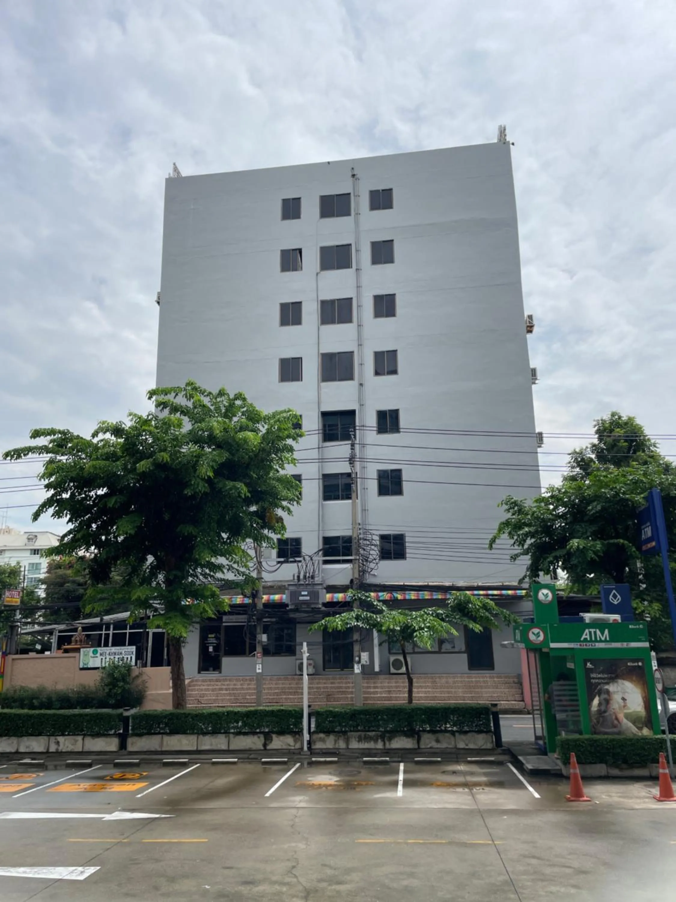 โรงแรมวินบางนา Win Bangna Hotel