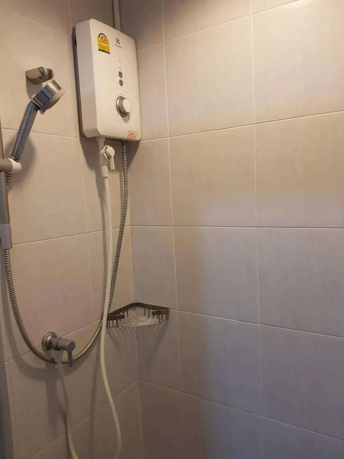 Shower in โรงแรมวินบางนา Win Bangna Hotel Shower in โรงแรมวินบางนา Win Bangna Hotel
