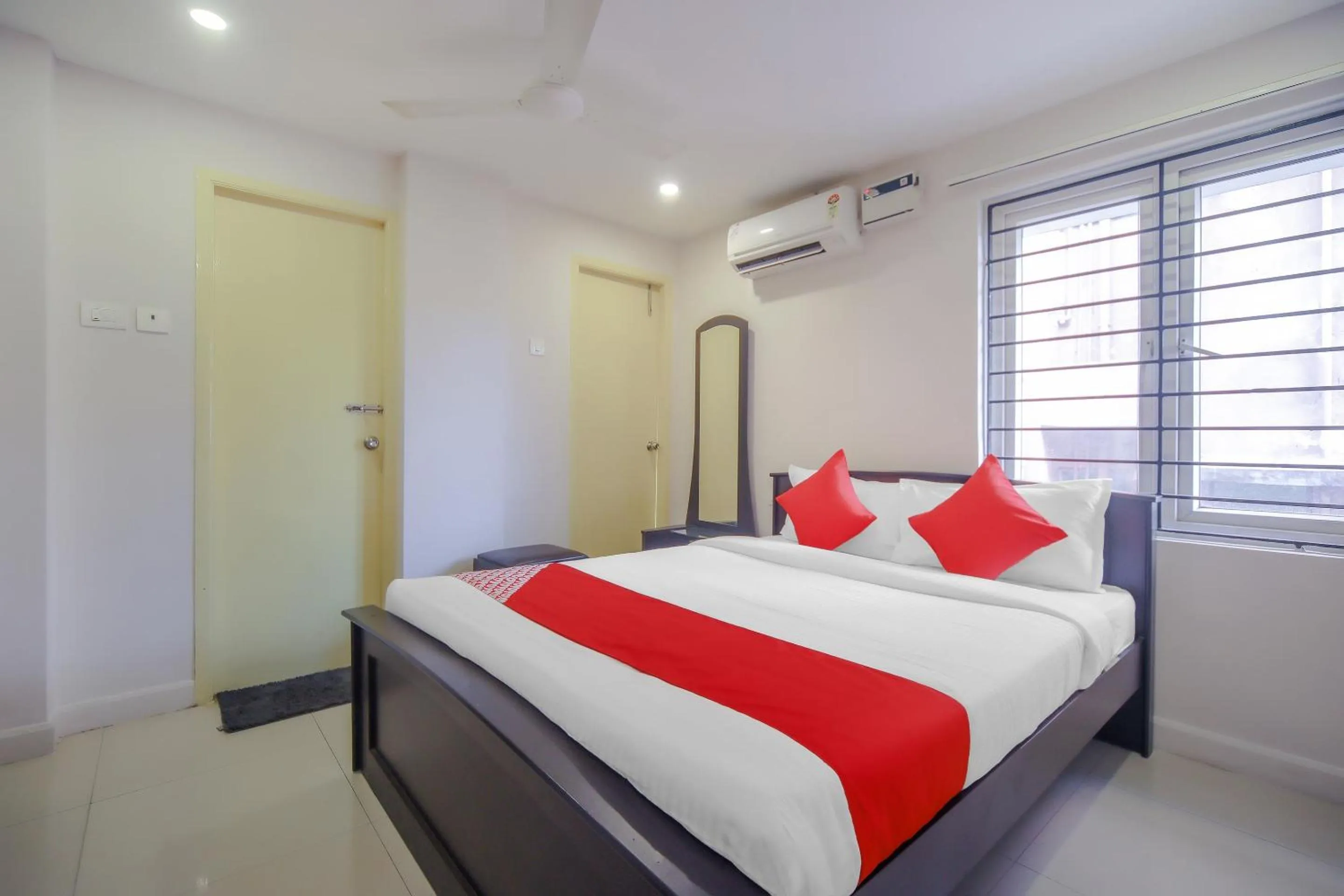 Bedroom, Bed in Super Hotel O Pride Hospitality Nungambakkam
