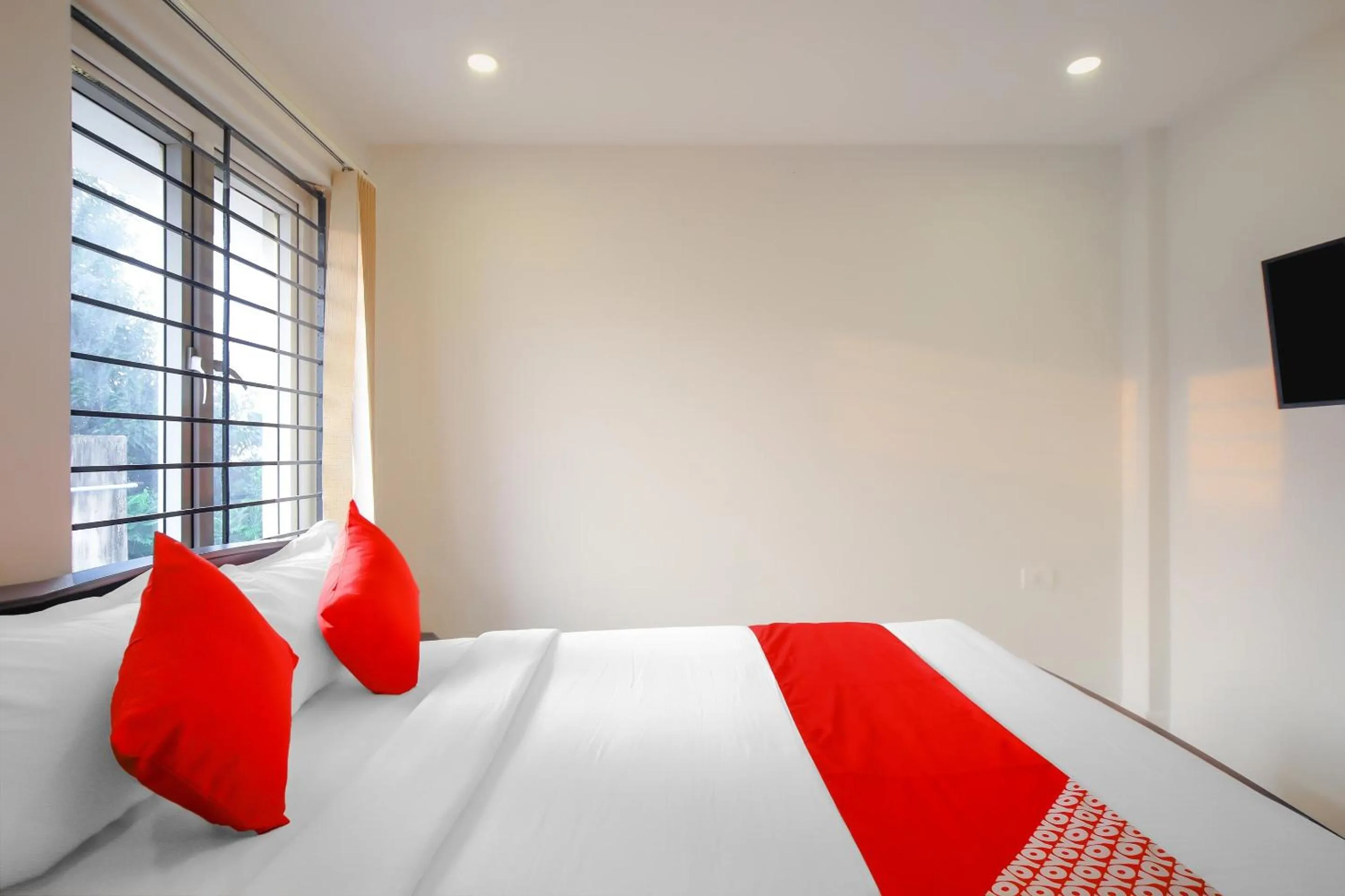 Bedroom, Bed in Super Hotel O Pride Hospitality Nungambakkam