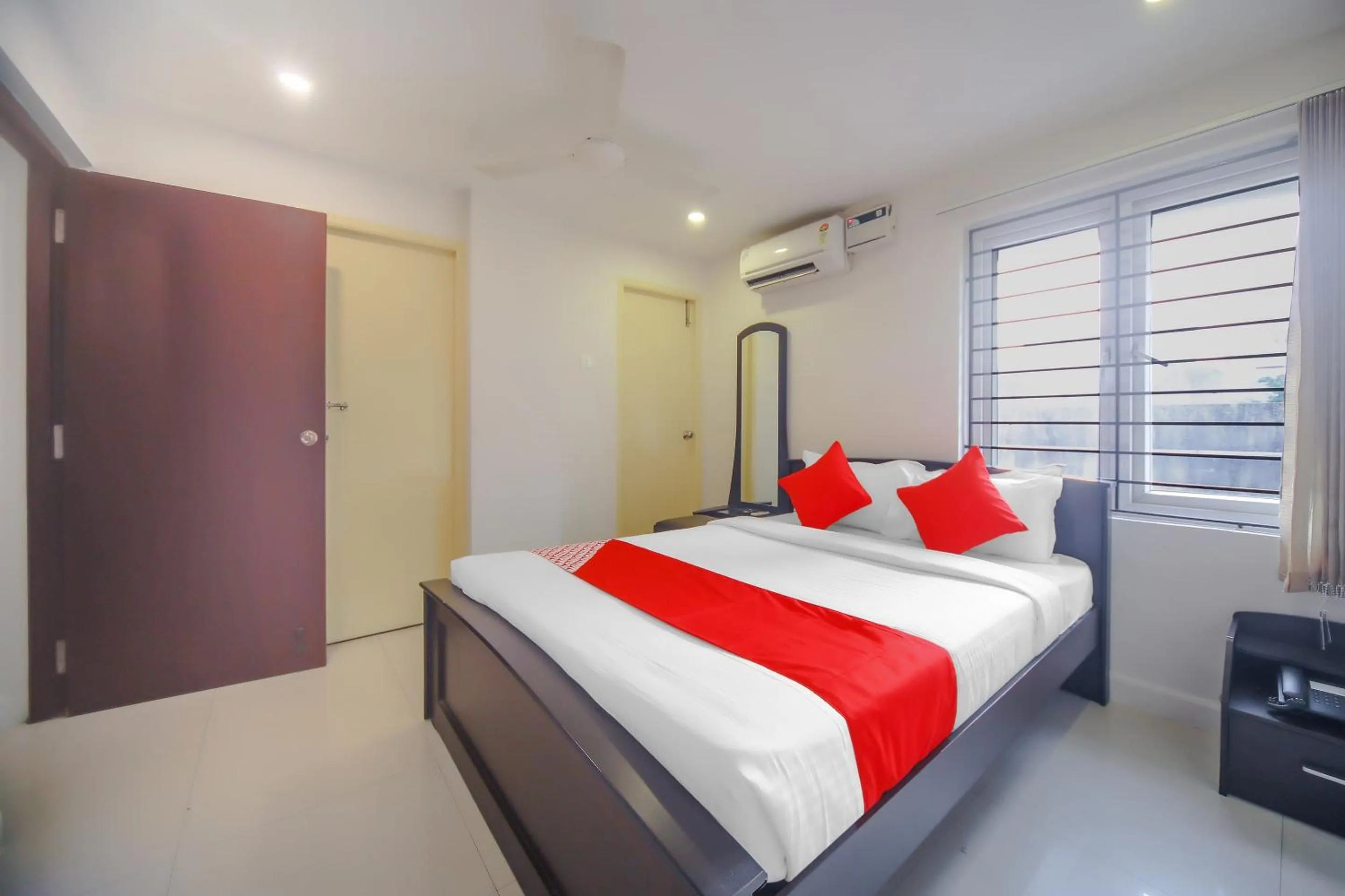 Bedroom, Bed in Super Hotel O Pride Hospitality Nungambakkam