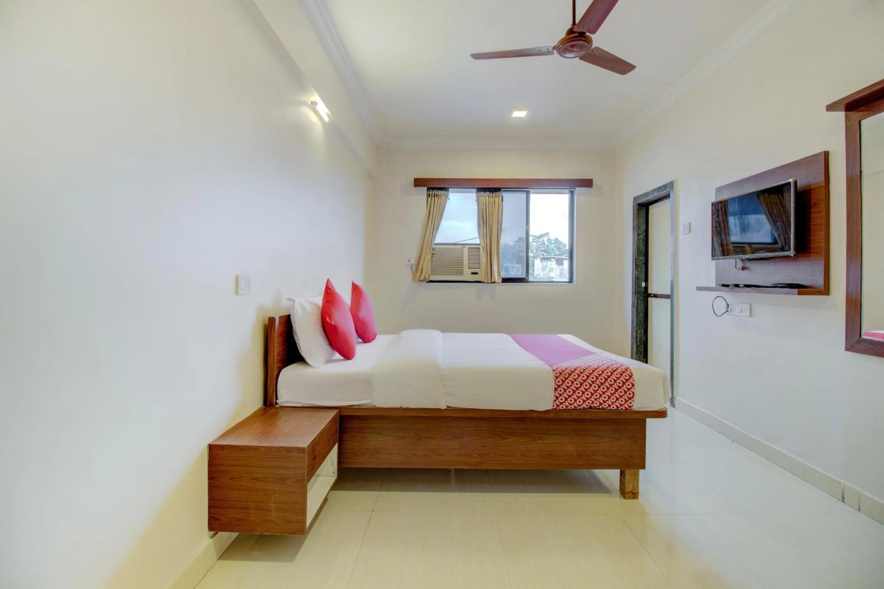 Bedroom, Bed in Hotel O Della Comforts