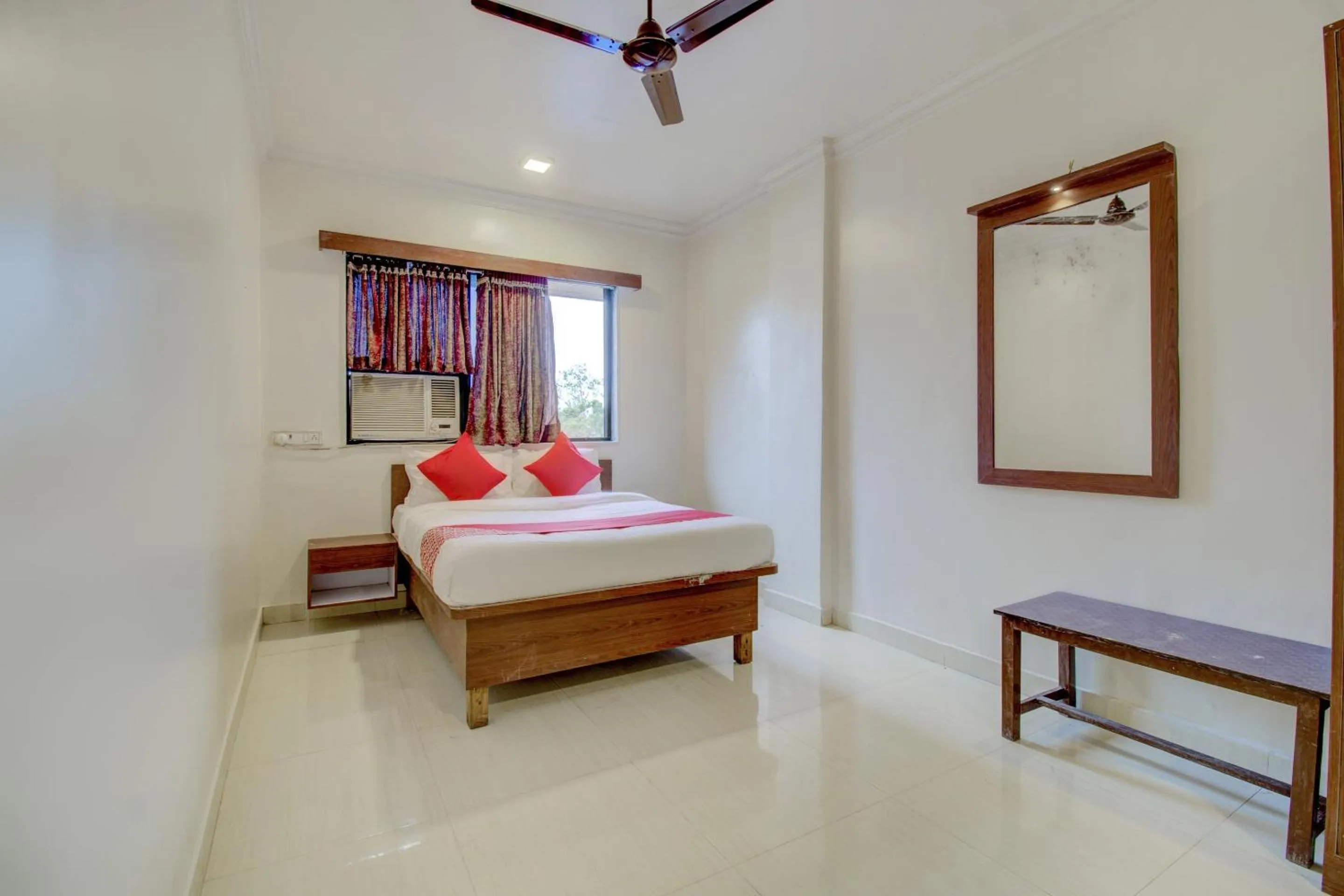 Bedroom, Bed in Hotel O Della Comforts