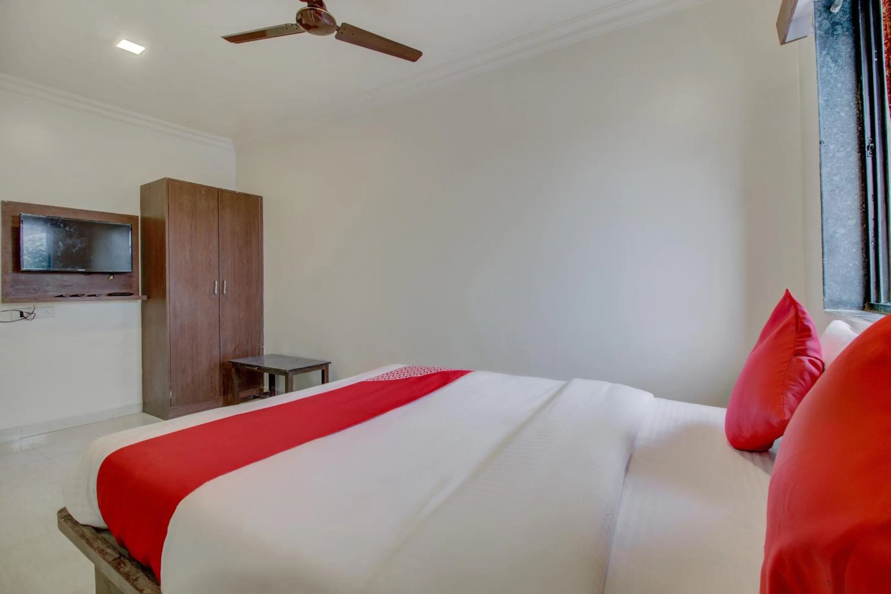 Bedroom, Bed in Hotel O Della Comforts