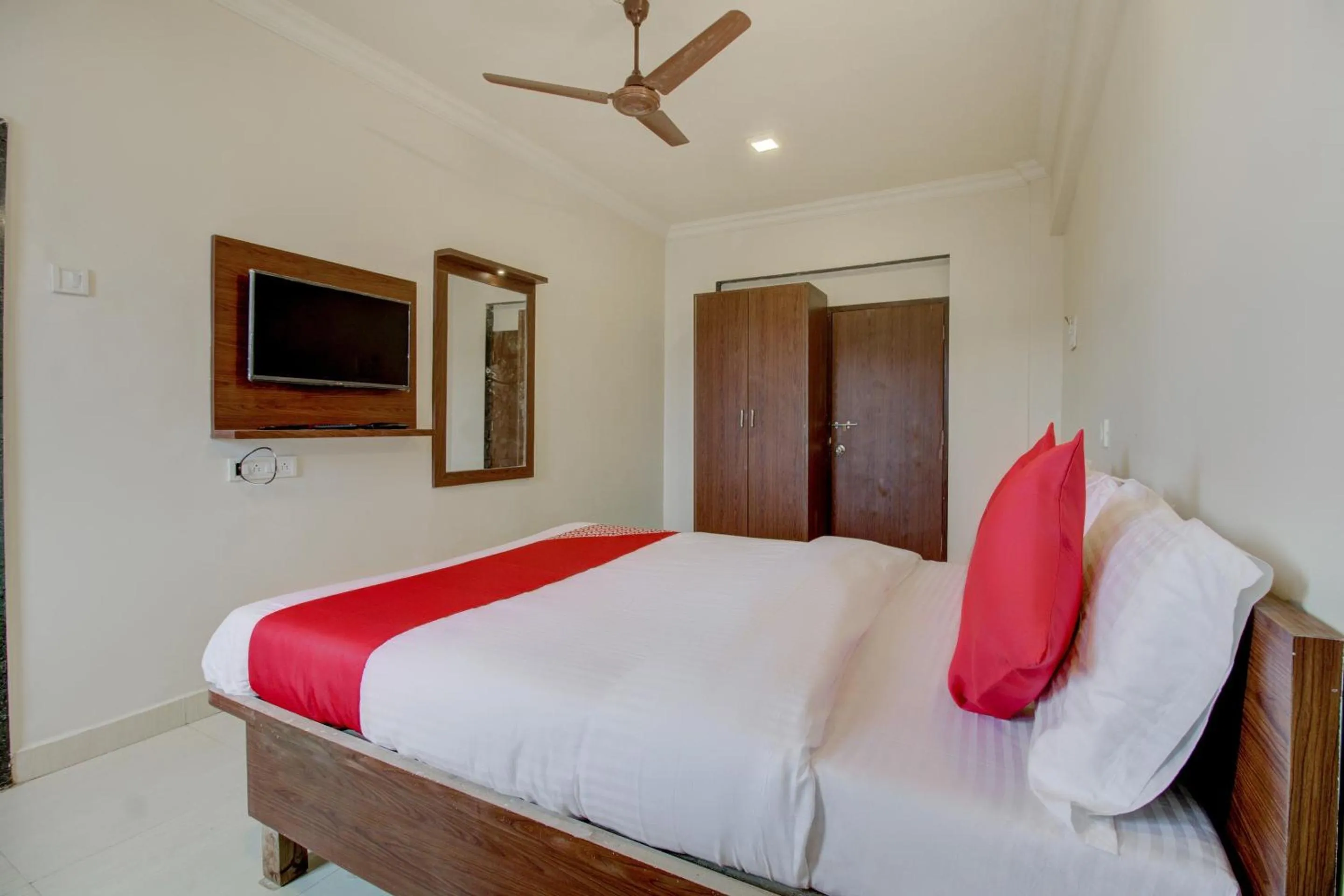 Bedroom, Bed in Hotel O Della Comforts