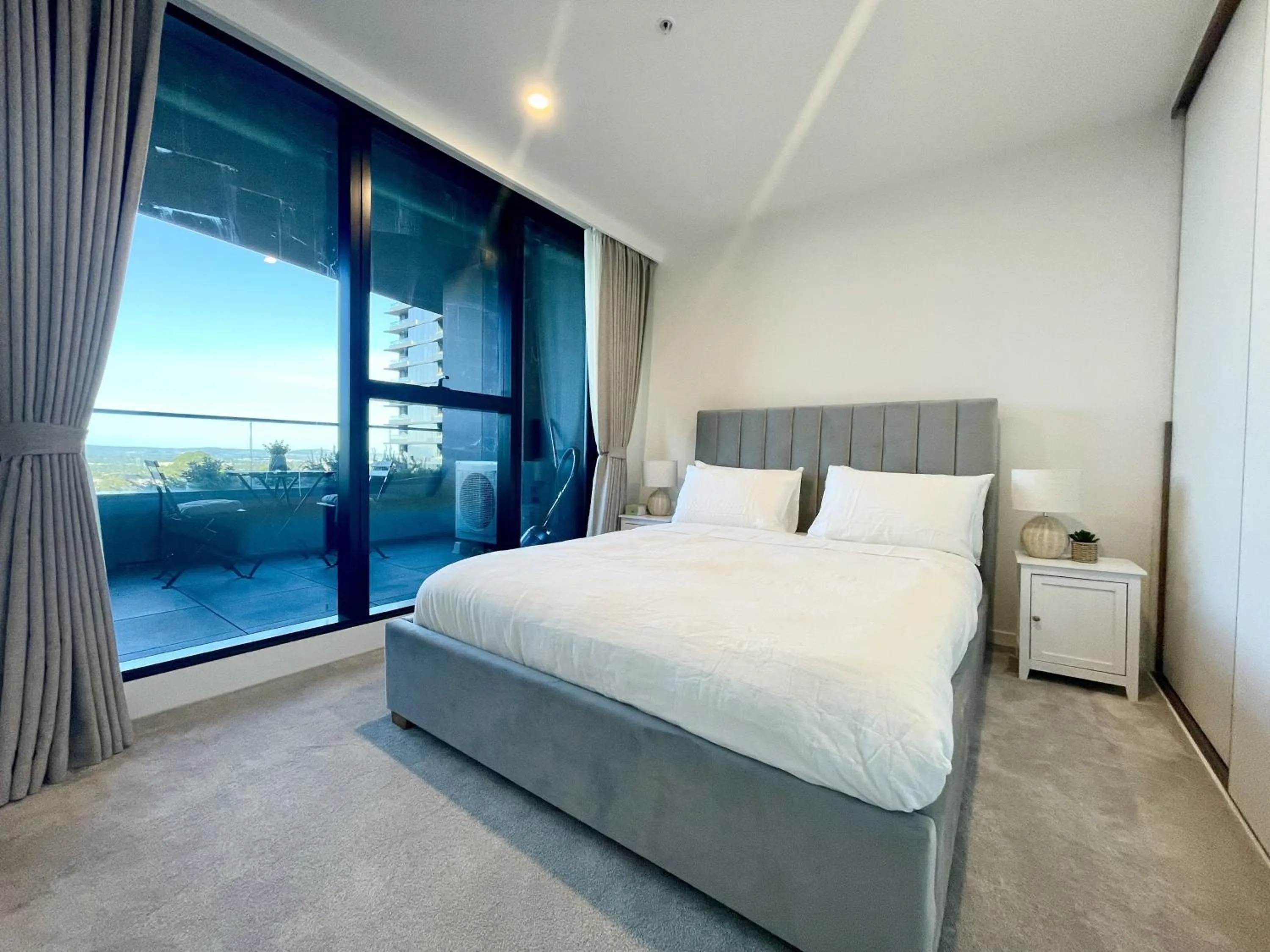 Bedroom, Bed in Skygarden Luxury Condo
