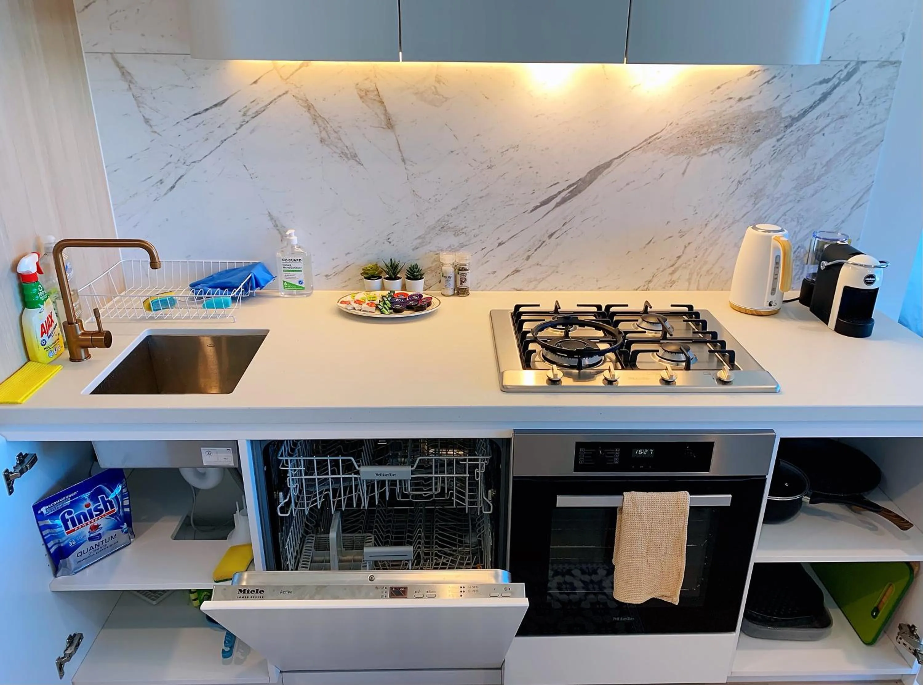 Coffee/tea facilities in Skygarden Luxury Condo