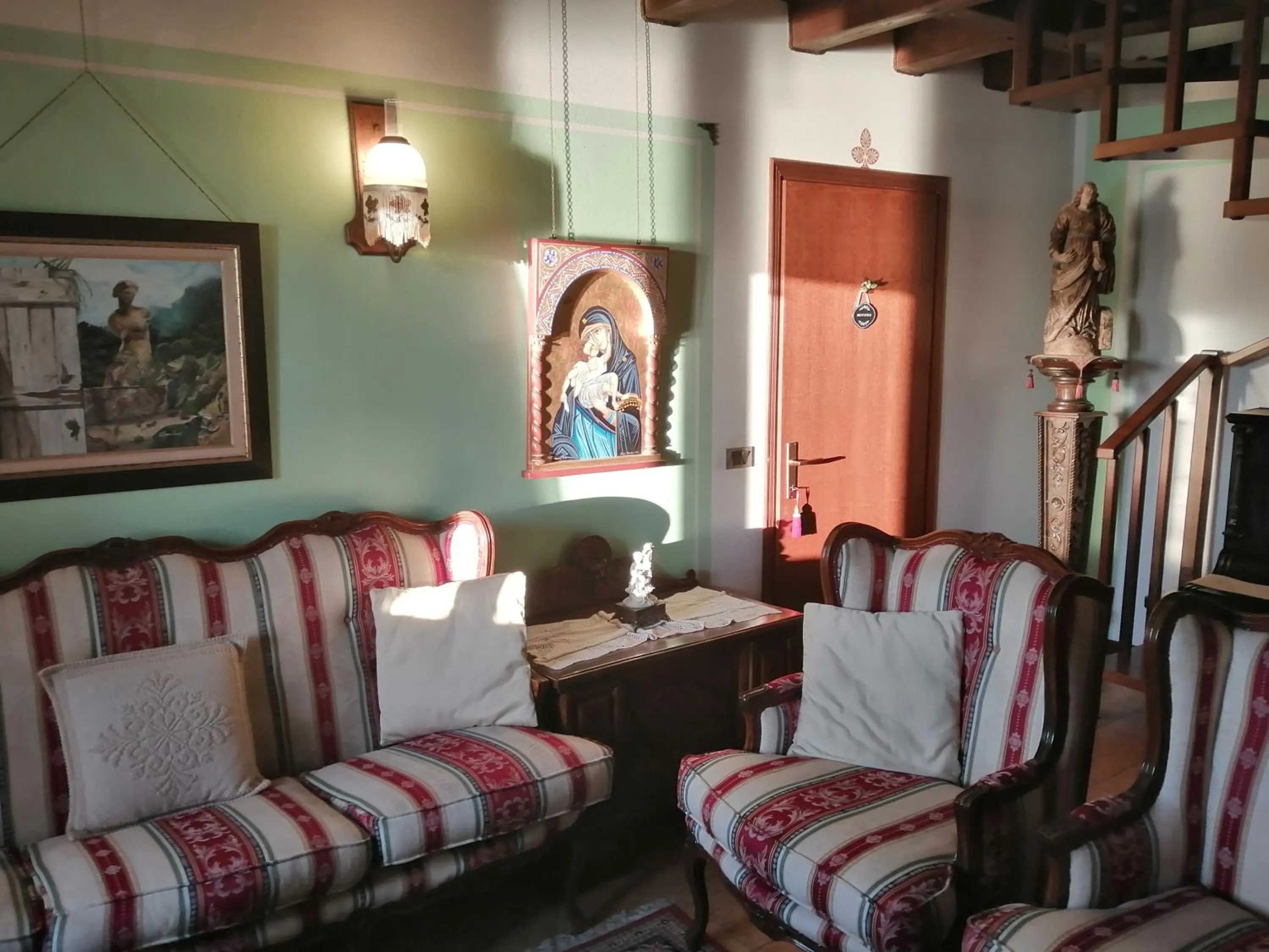 Communal lounge/ TV room in B&B da Paolo con vista Lago di Garda