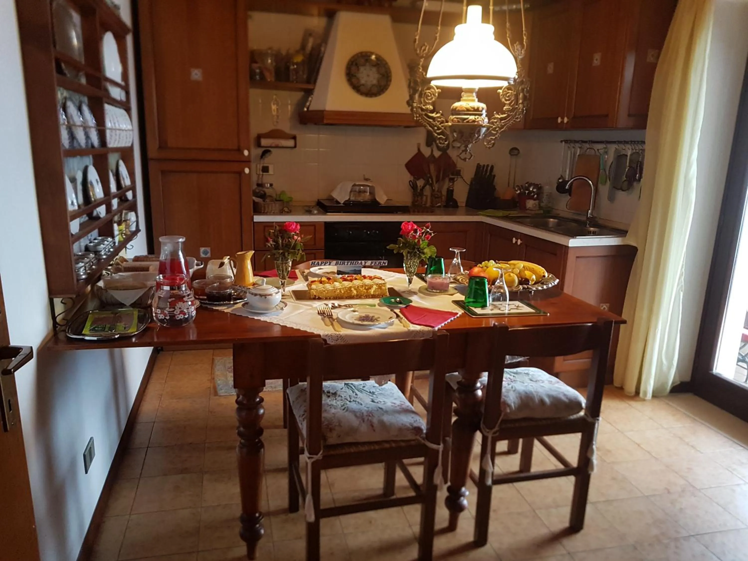 Kitchen or kitchenette in B&B da Paolo con vista Lago di Garda