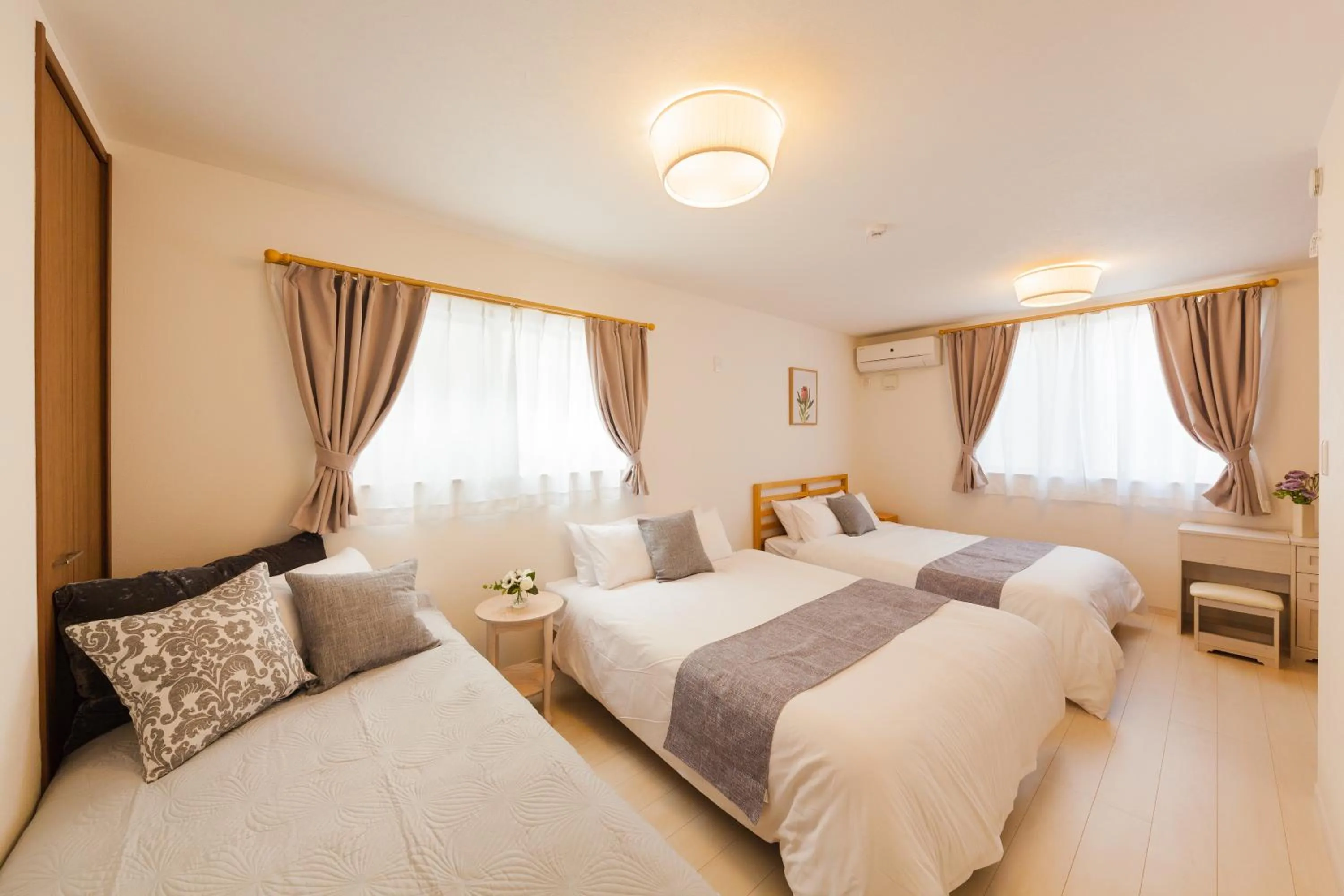 Bed in Prestige Suites Osaka Kishinosato-Tamade