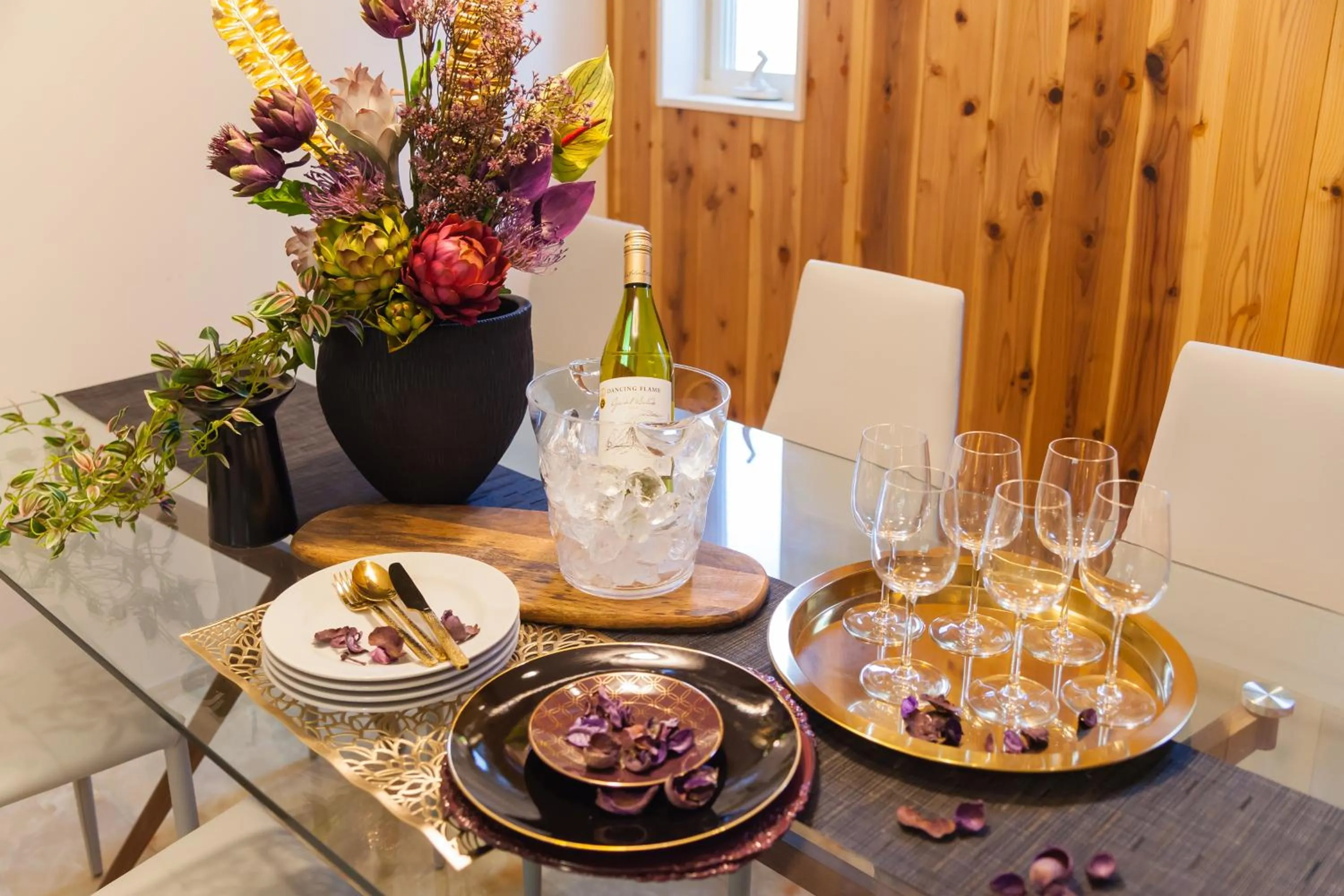 Dining area in Prestige Suites Osaka Kishinosato-Tamade