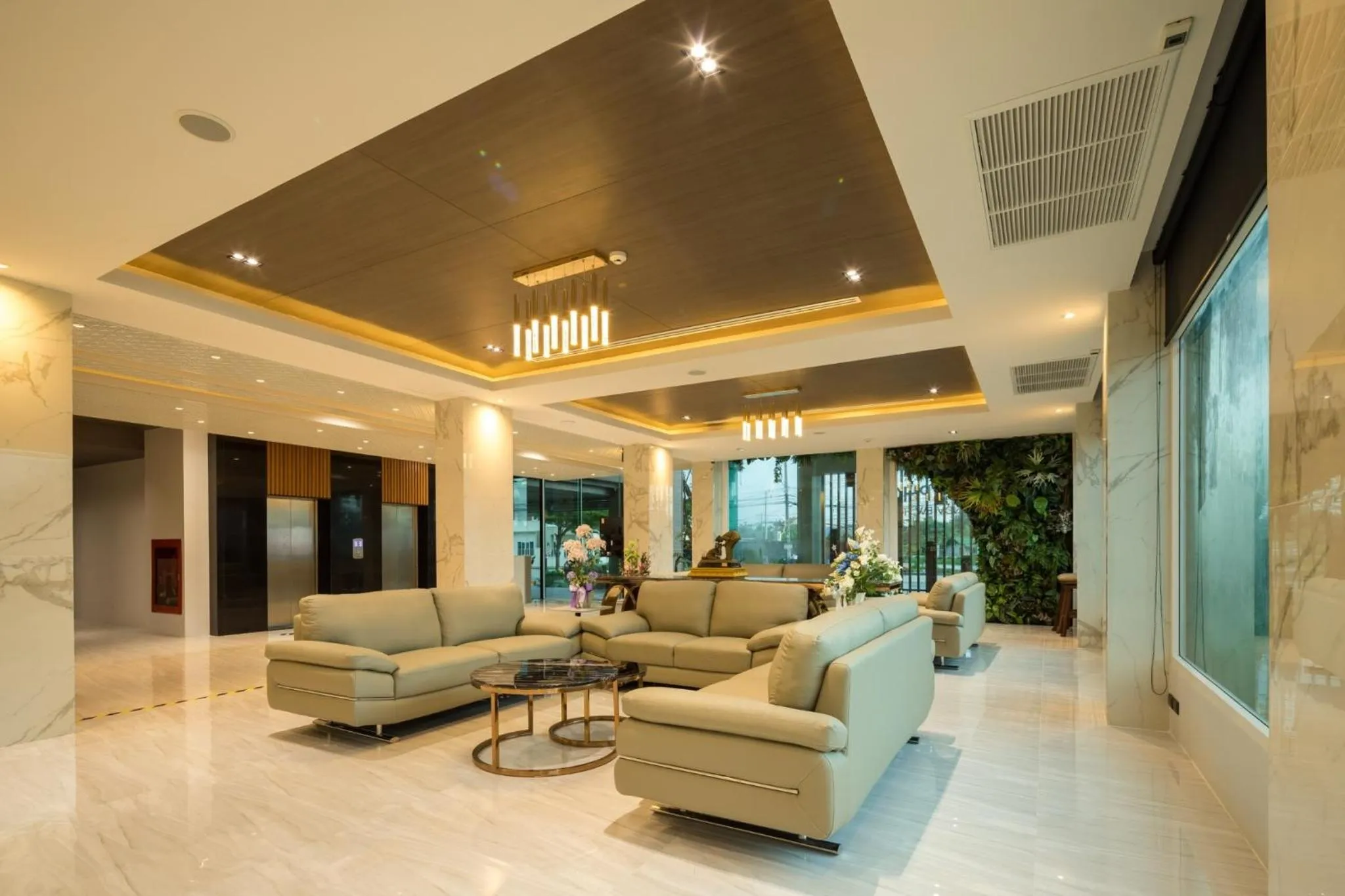 Property building in Benjaphorn Grandview Hotel