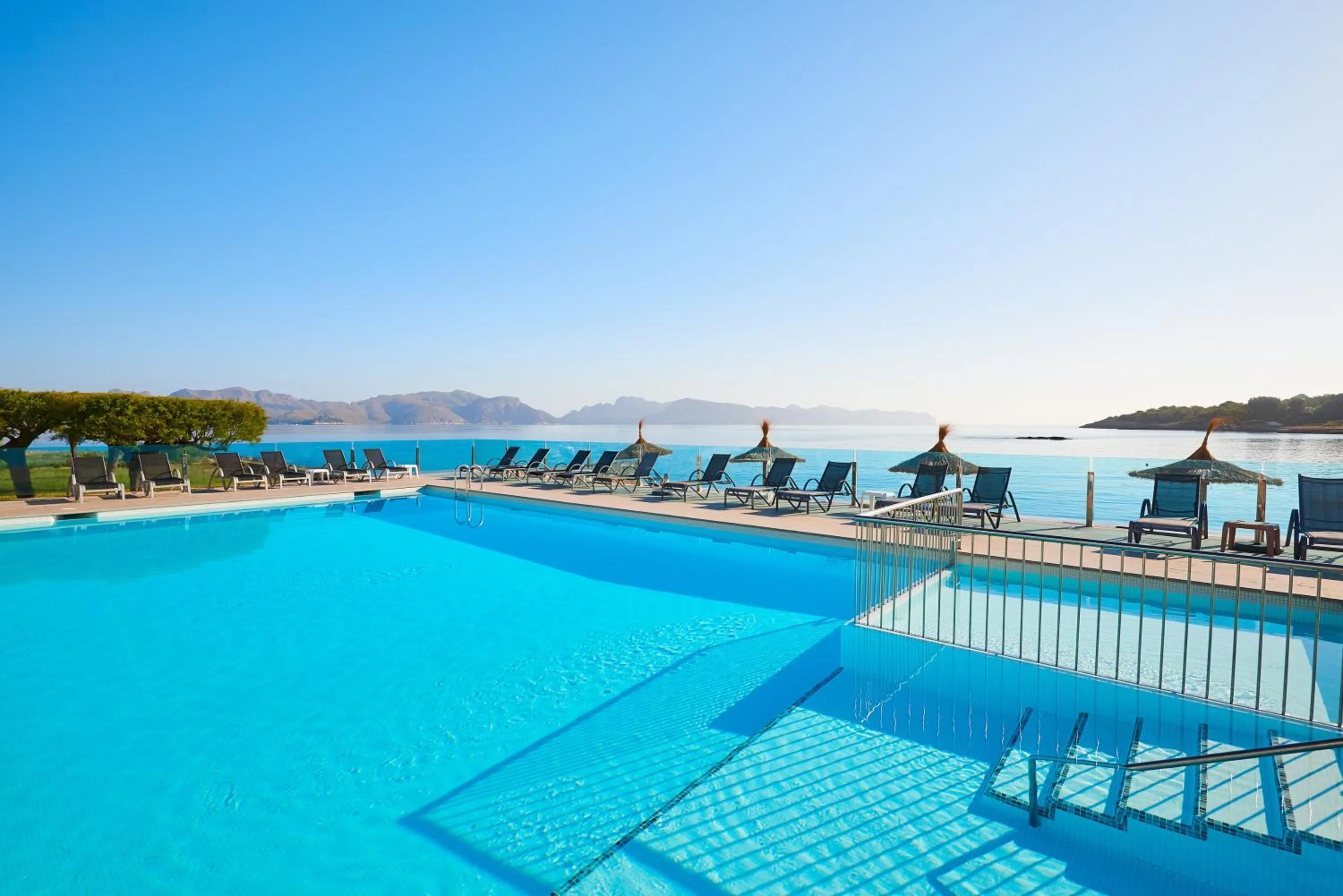 Swimming pool in Hotel Moré